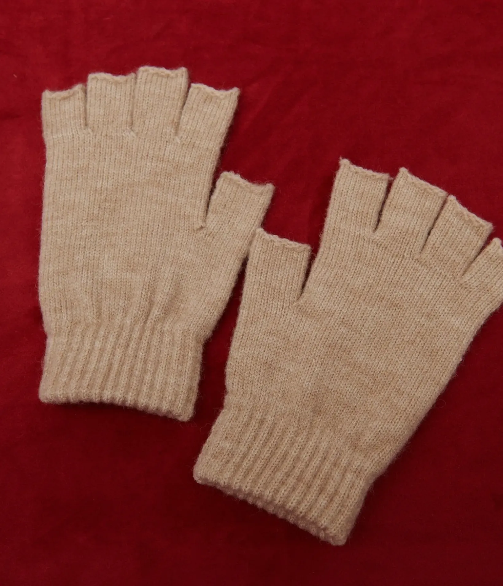 Unique Vintage Gloves & Scarves>Banned Cream Snow Season Fingerless Gloves