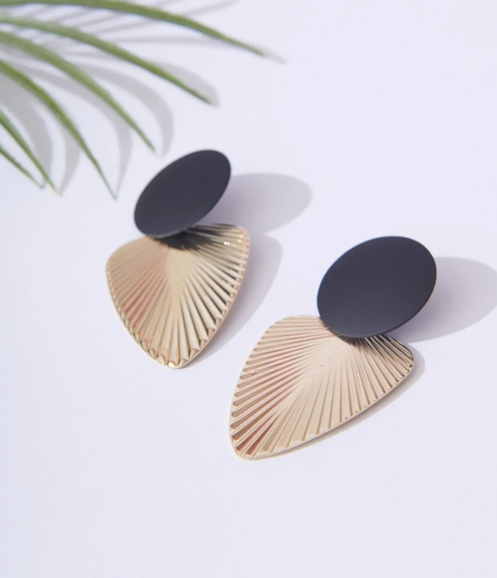 Unique Vintage Earrings>Black & Gold Leaf Drop Earrings