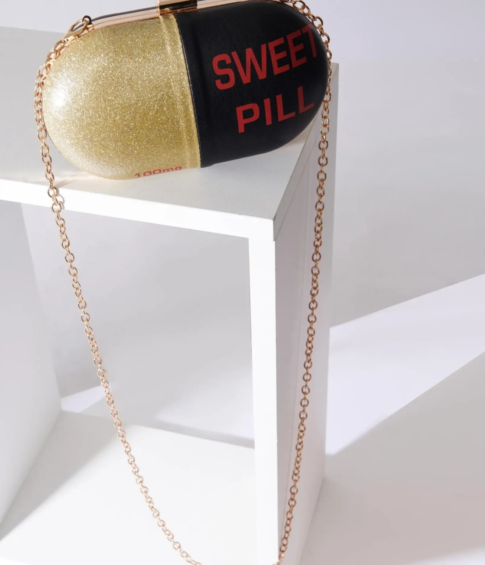 Unique Vintage Novelty Bags>Black & Gold Sweet Pill Handbag