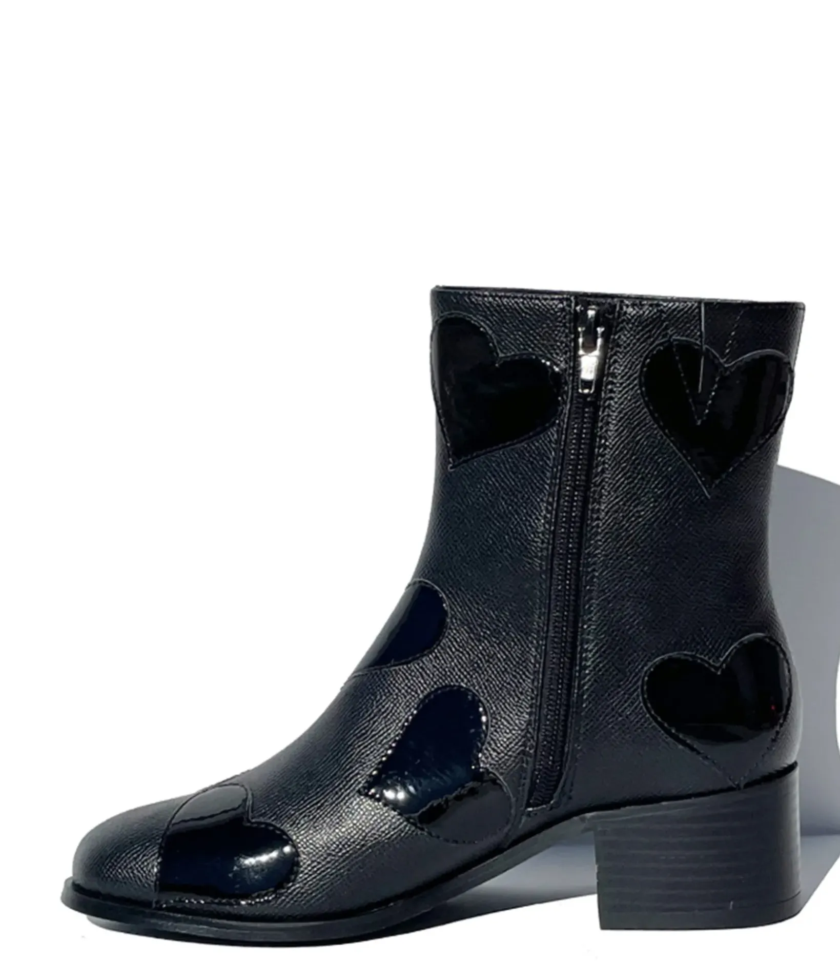 Unique Vintage Boots>Black Heart to Heart Ankle Boot