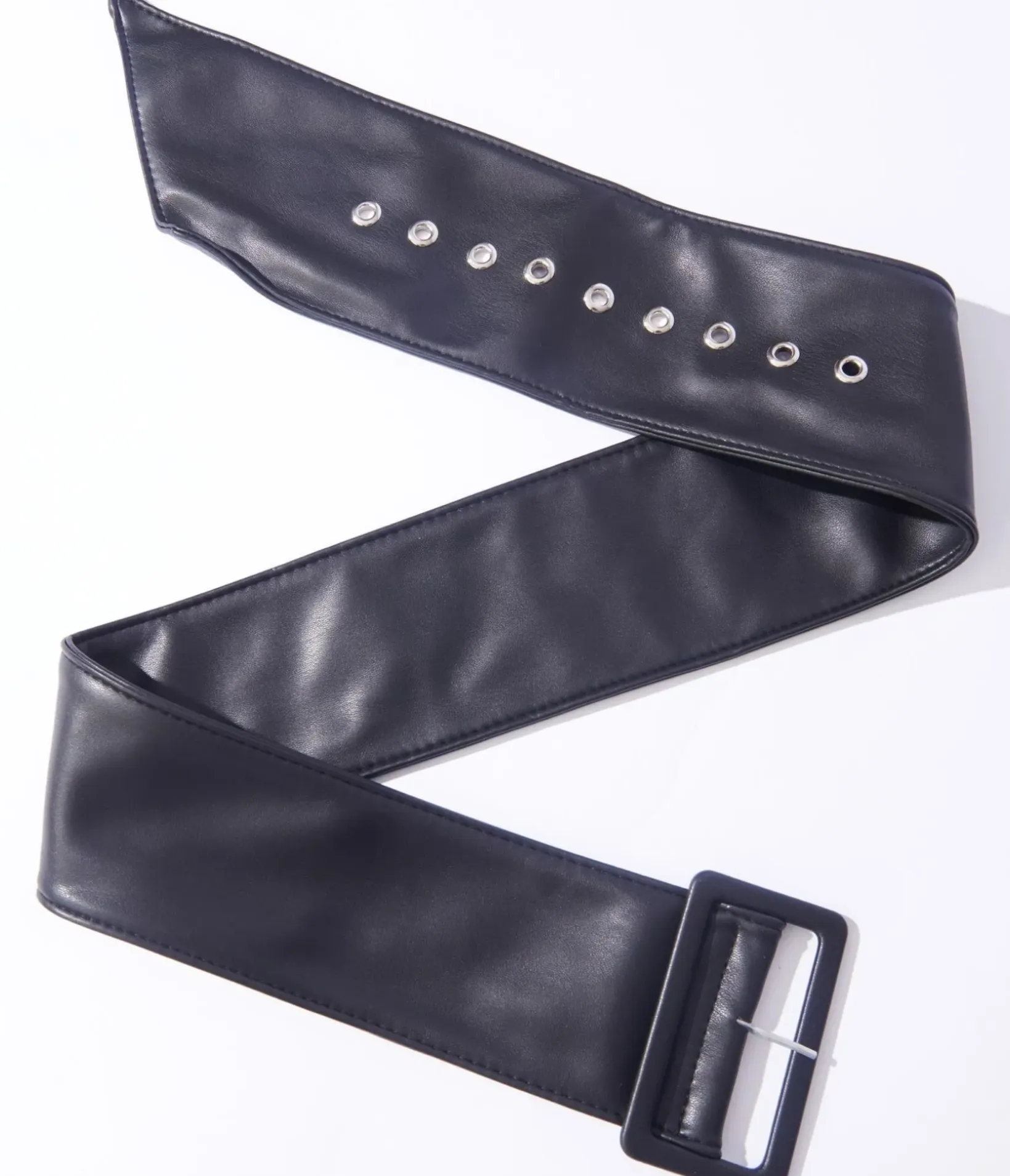 Unique Vintage Belts>Black Leatherette Chunky Belt