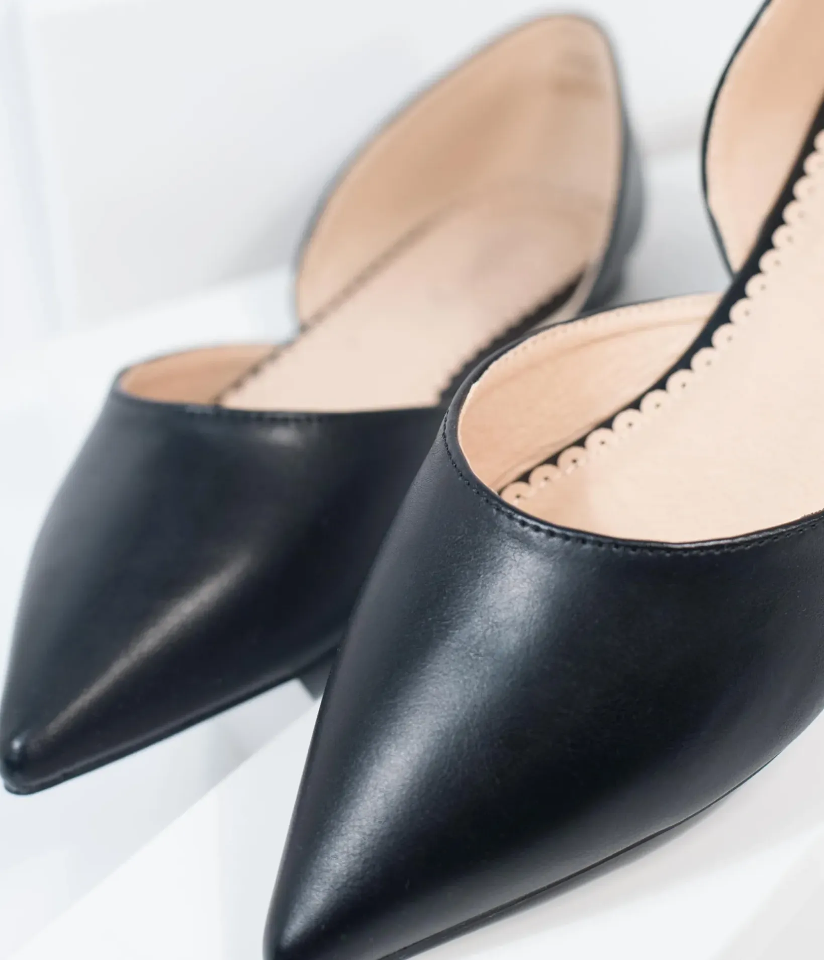 Unique Vintage Flats>Black Leatherette Pointed Toe Flats
