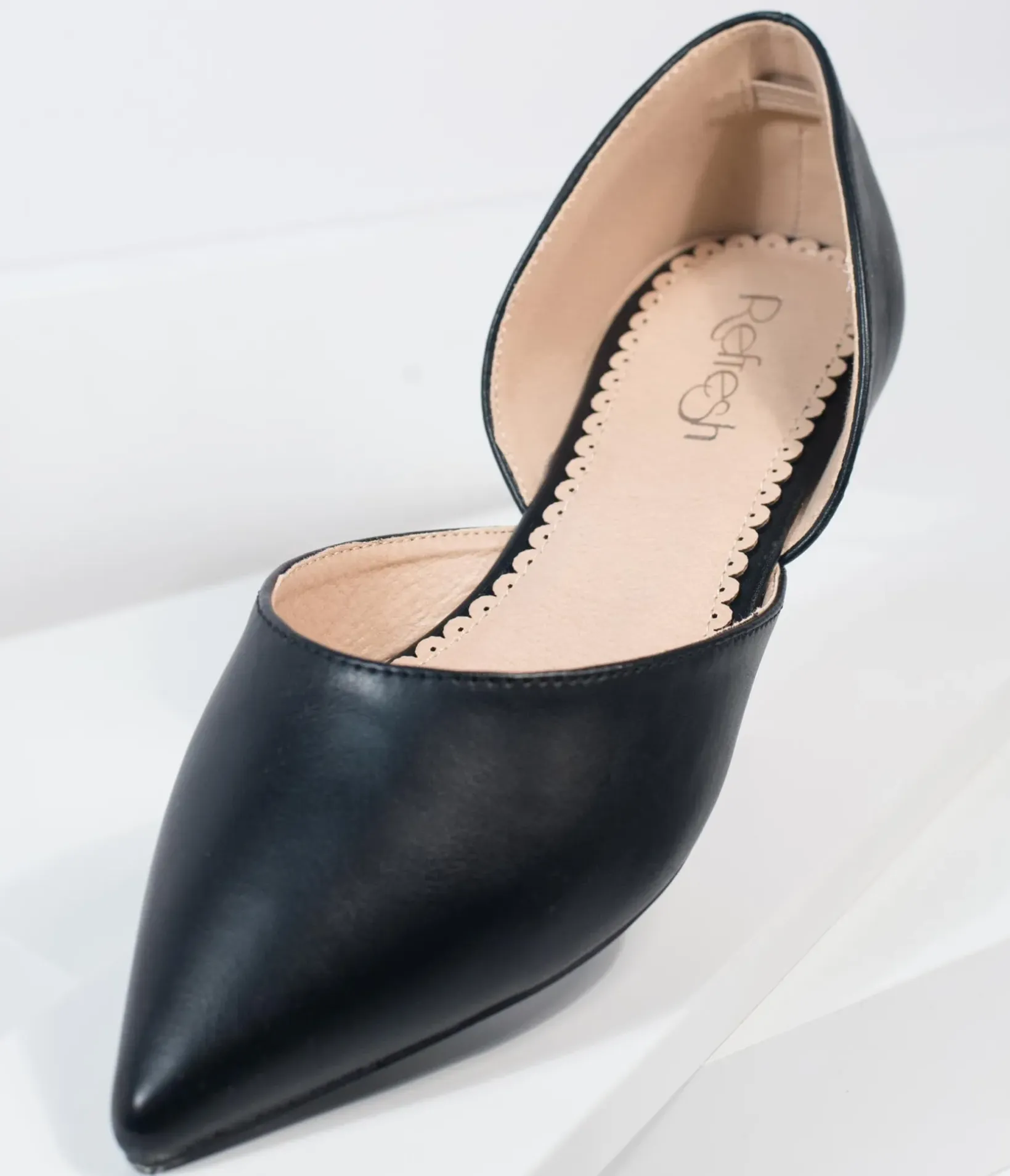 Unique Vintage Flats>Black Leatherette Pointed Toe Flats