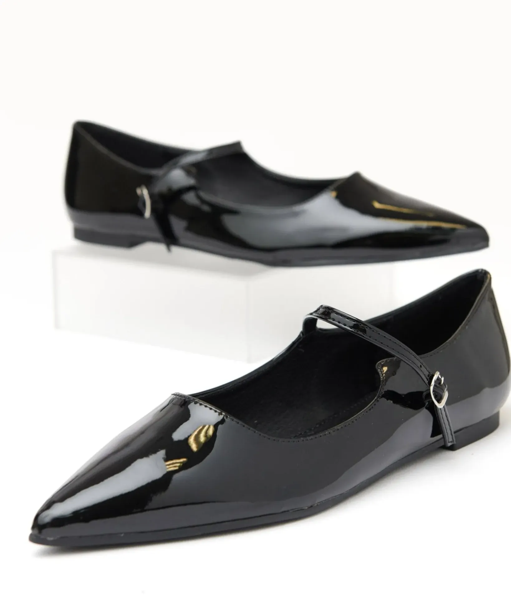 Unique Vintage Flats>Black Mary Jane Pointed Toe Flats