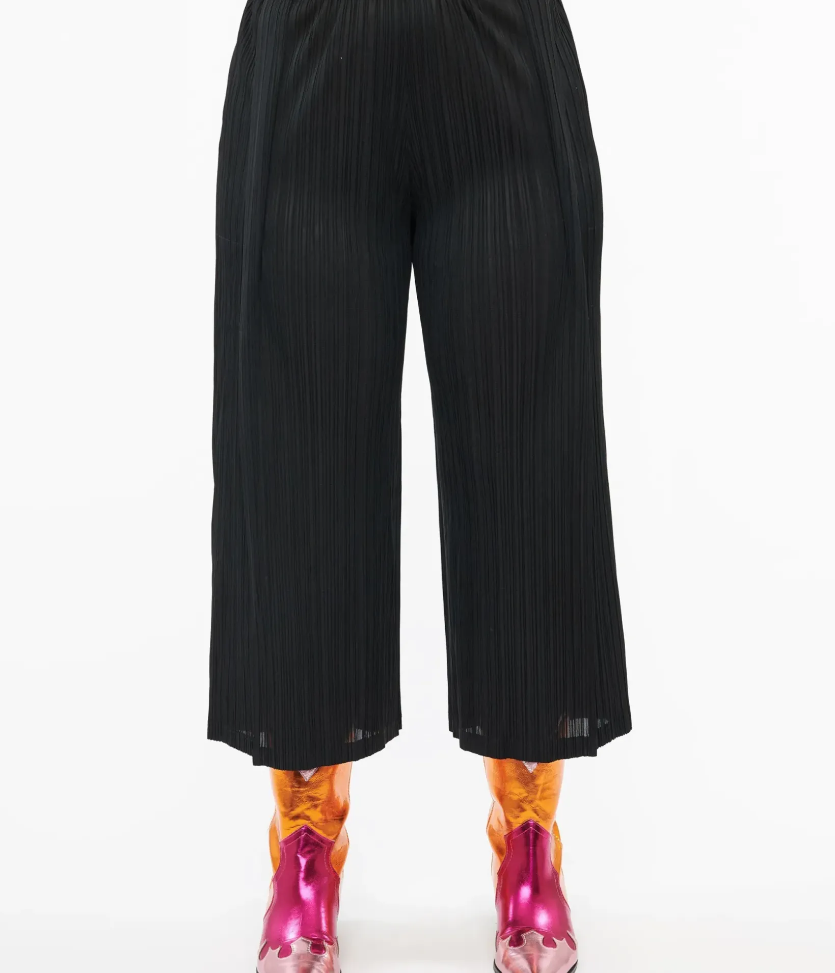 Unique Vintage Pants>Black Pleated Cropped Pants