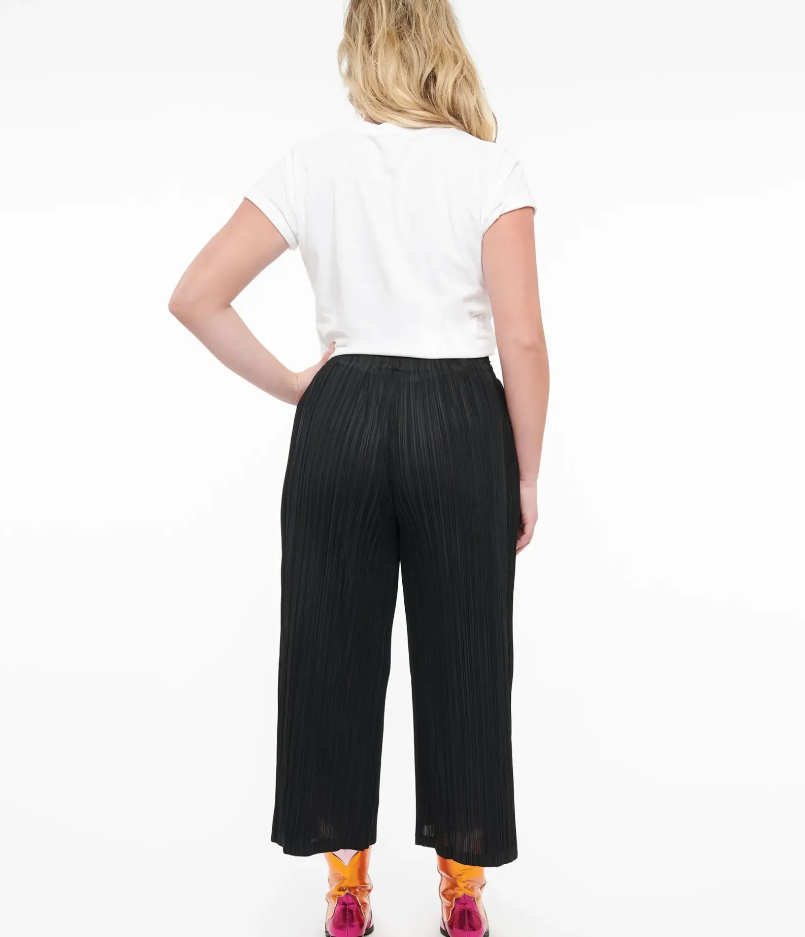 Unique Vintage Pants>Black Pleated Cropped Pants