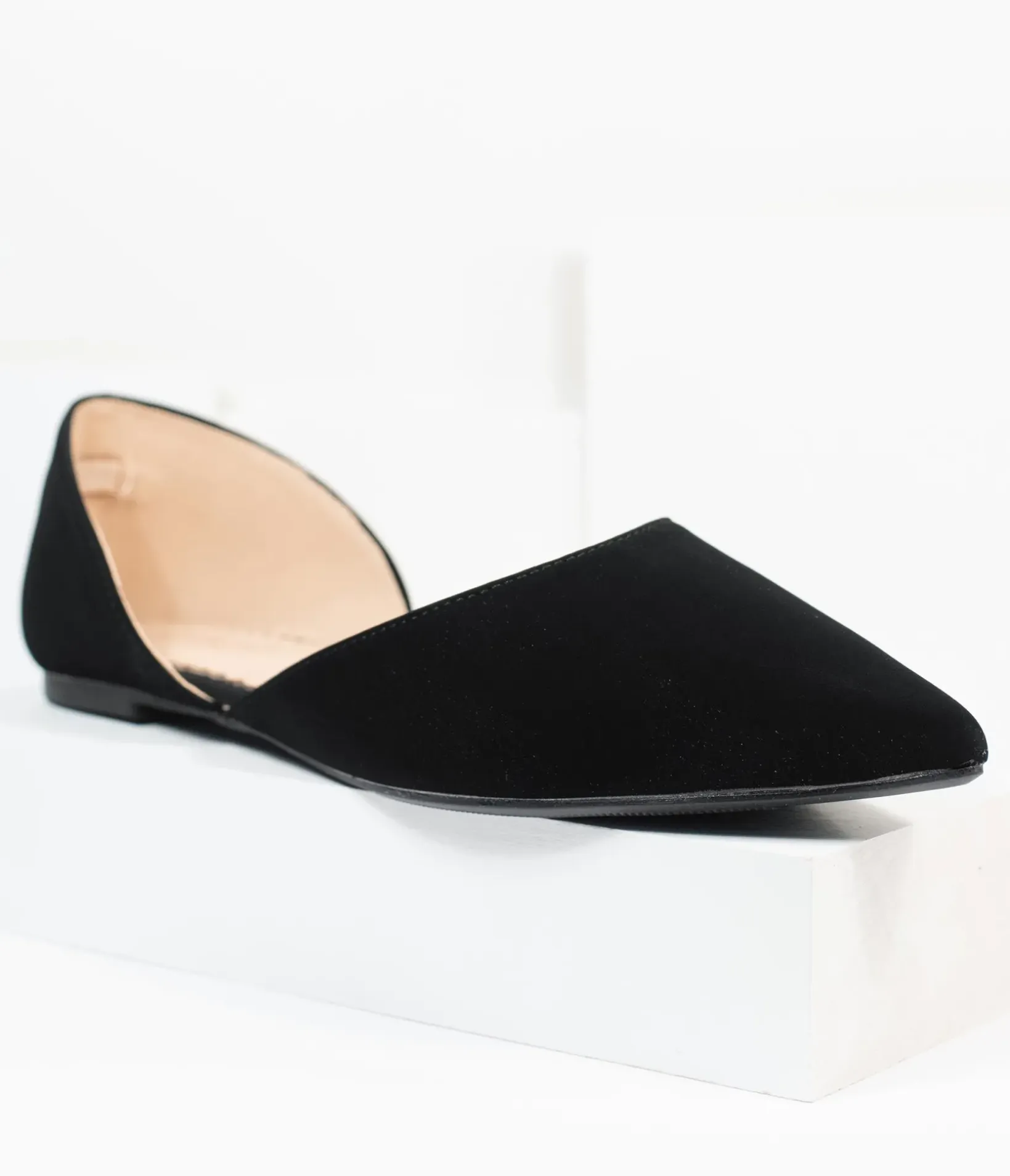 Unique Vintage Flats>Black Suede Pointed Toe Flats