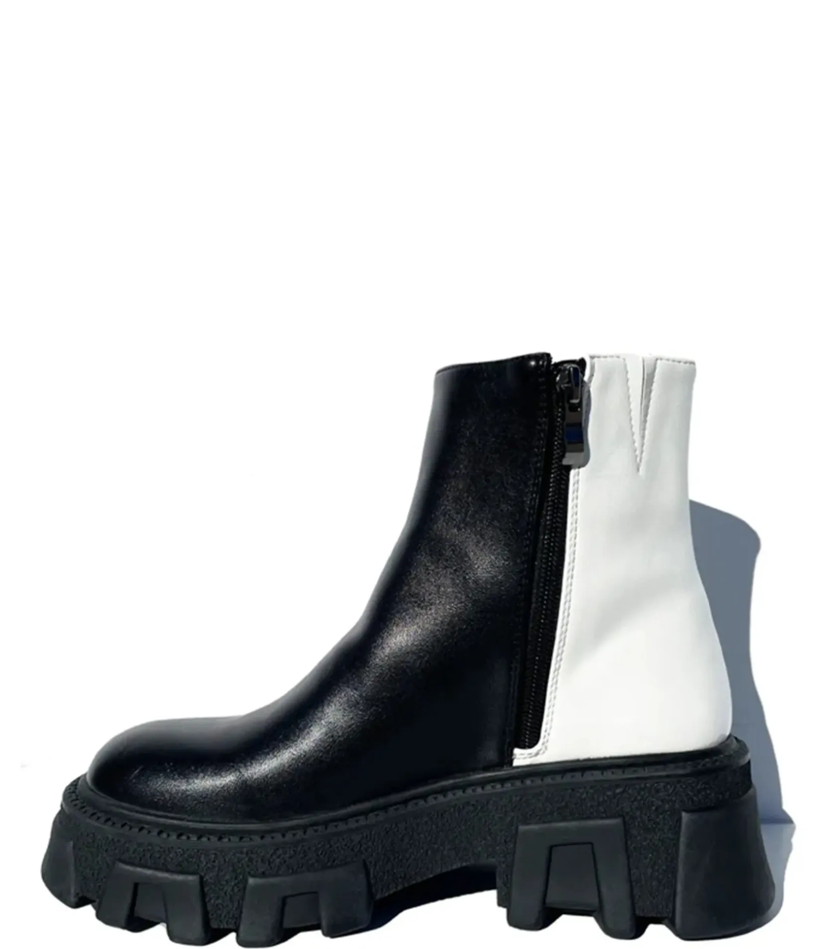 Unique Vintage Boots>Black & White Balancing Act Boots