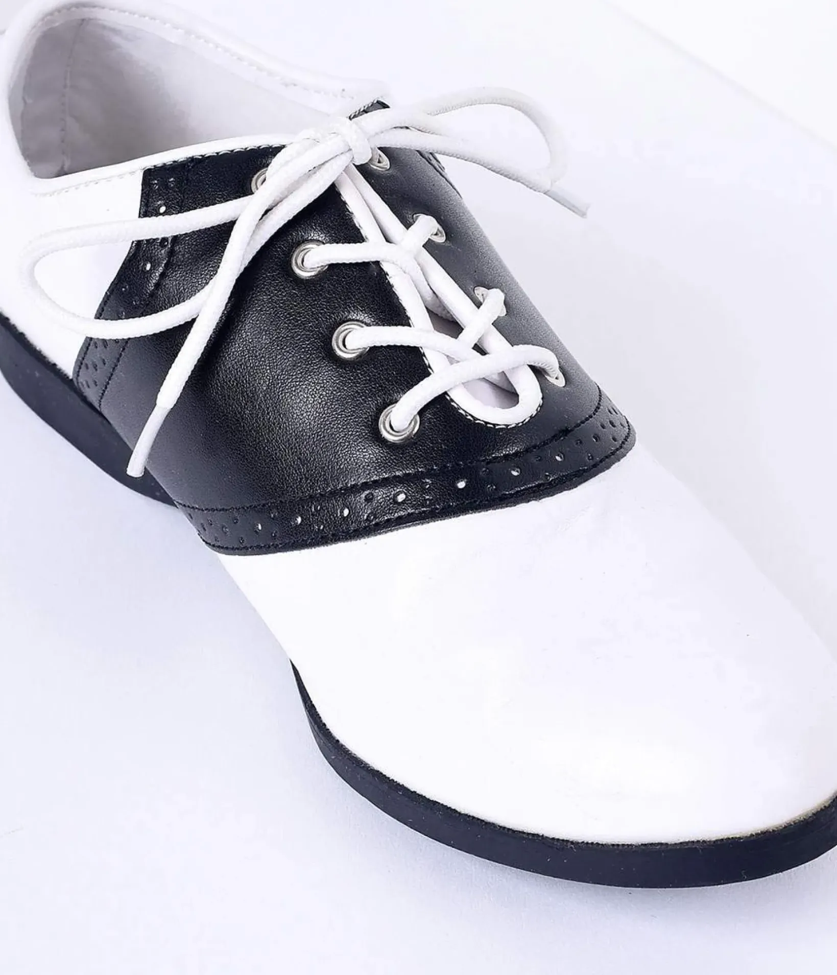 Unique Vintage Flats>Black & White Classic Lace Up Saddle Shoes