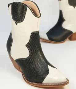 Unique Vintage Boots><noscript><img width=