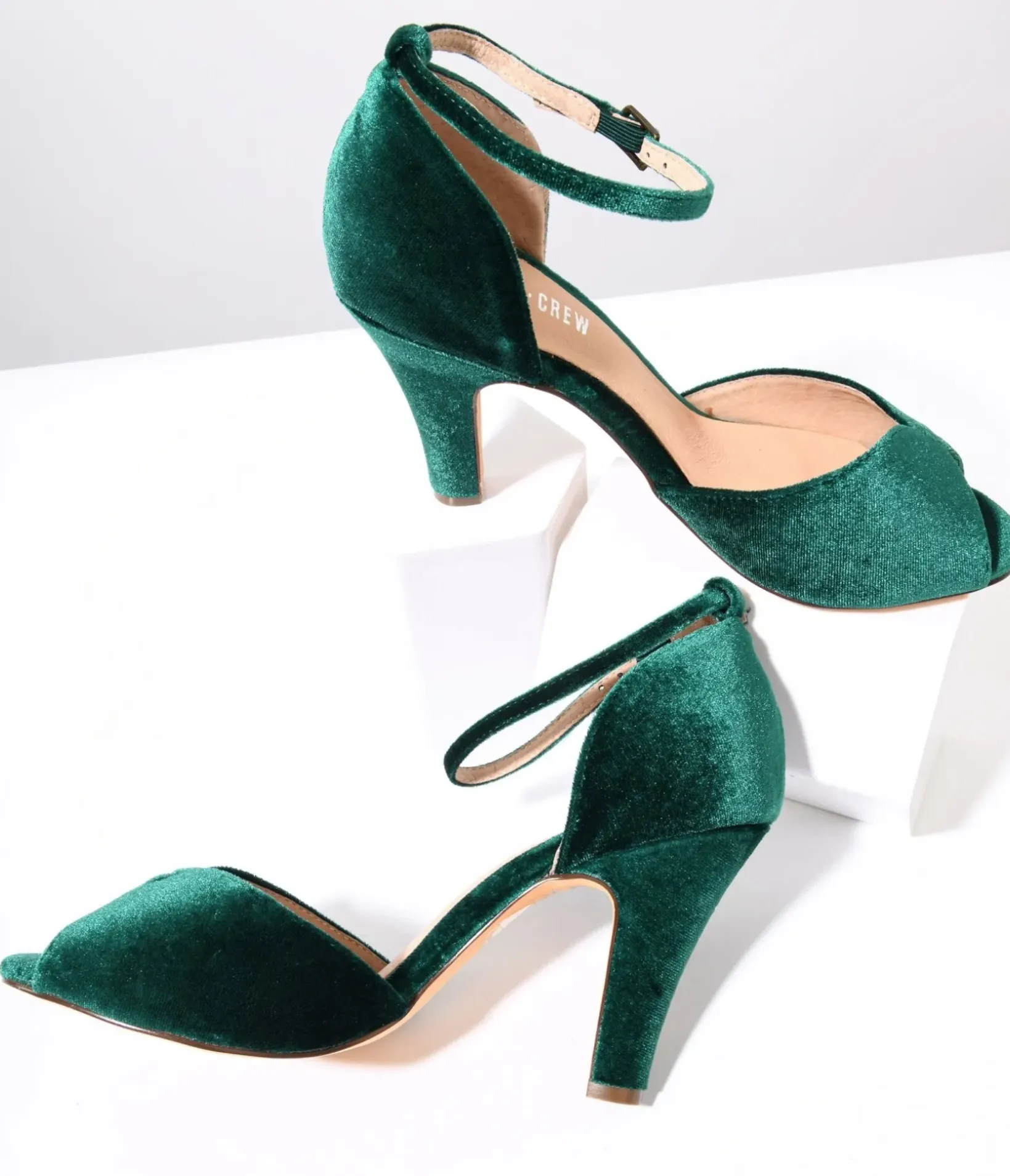 Unique Vintage Special Occasion|Heels>Chelsea Crew Green Velvet Lola Pumps