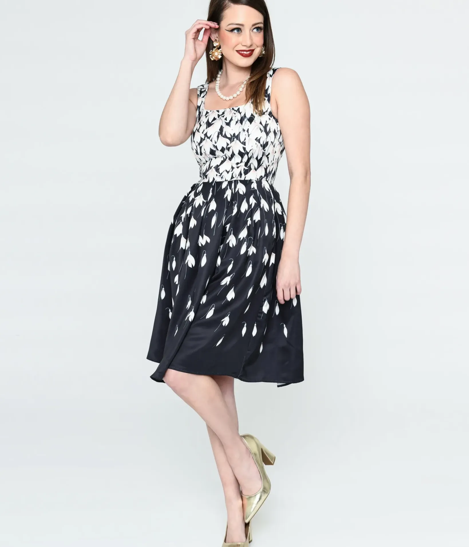 Unique Vintage Swing|Pocket Dresses>Dolly & Dotty Black & White Snowdrop Floral Swing Dress