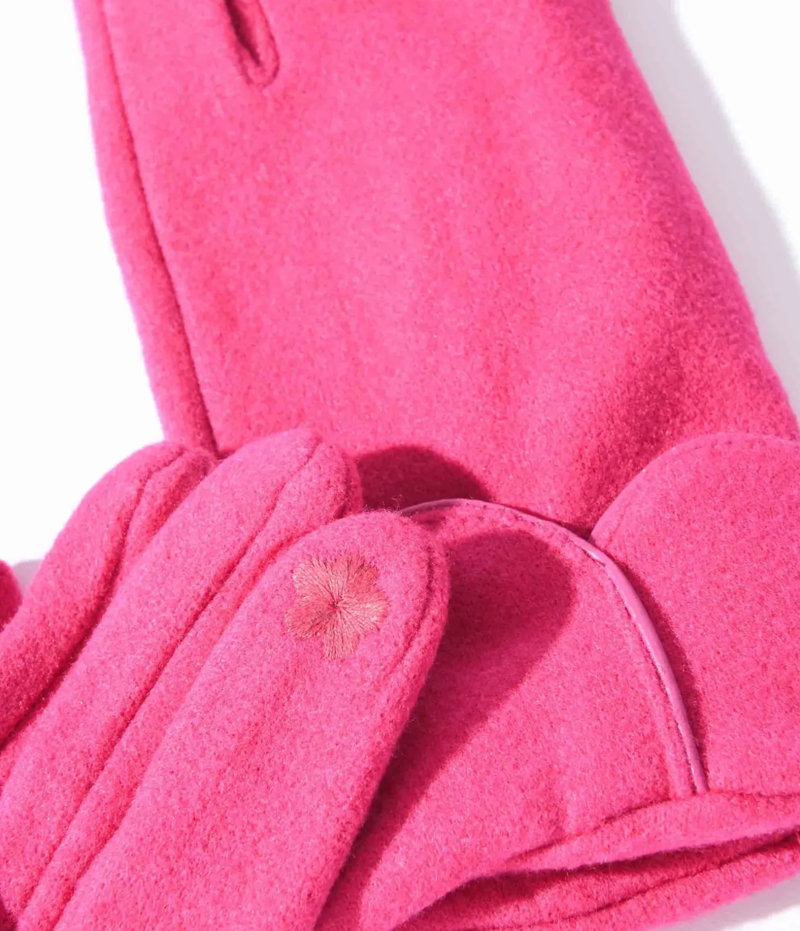 Unique Vintage Gloves & Scarves>Fuchsia Scallop Cuffed Gloves