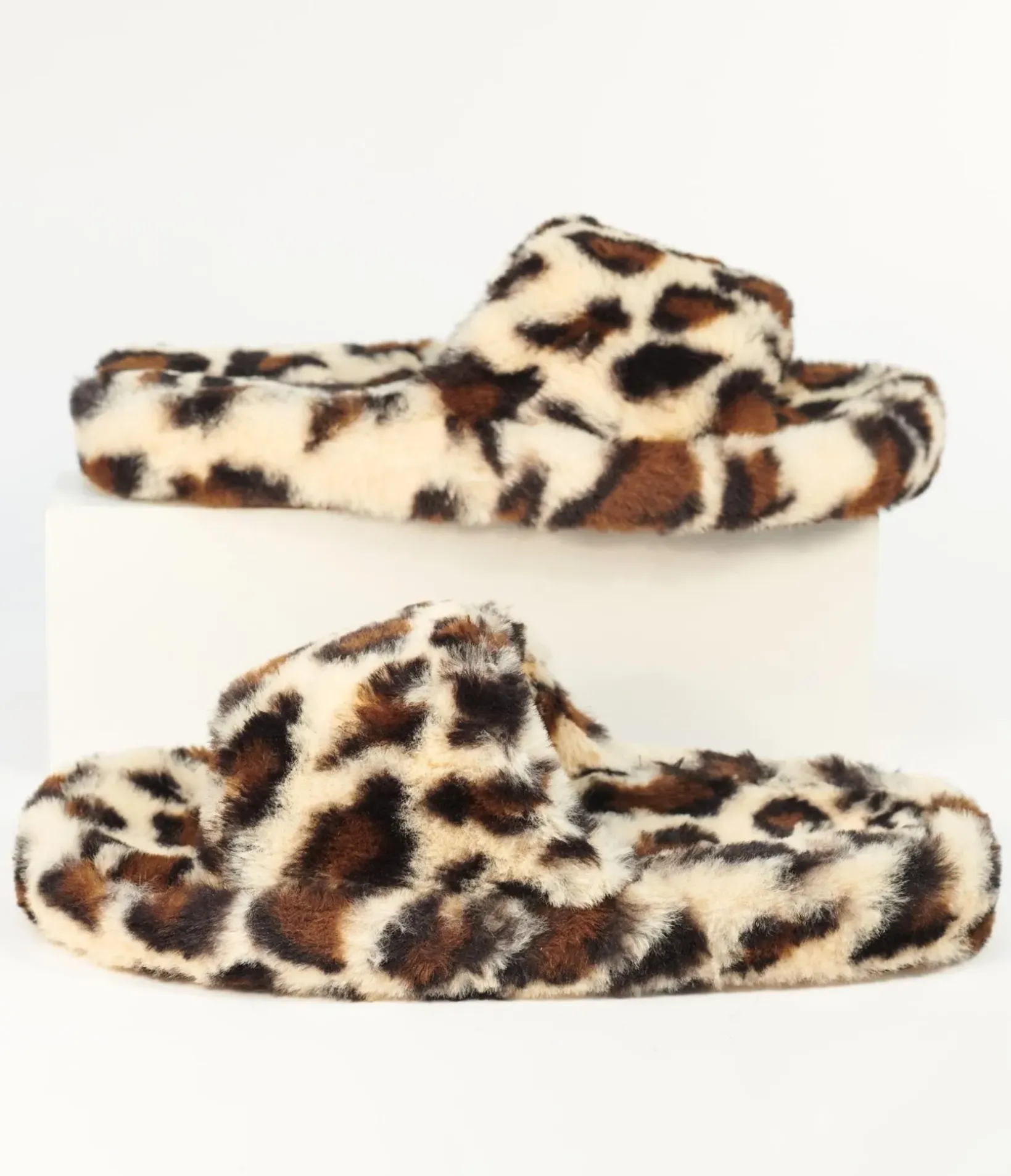 Unique Vintage Slippers>Leopard Print Fuzzy Slippers