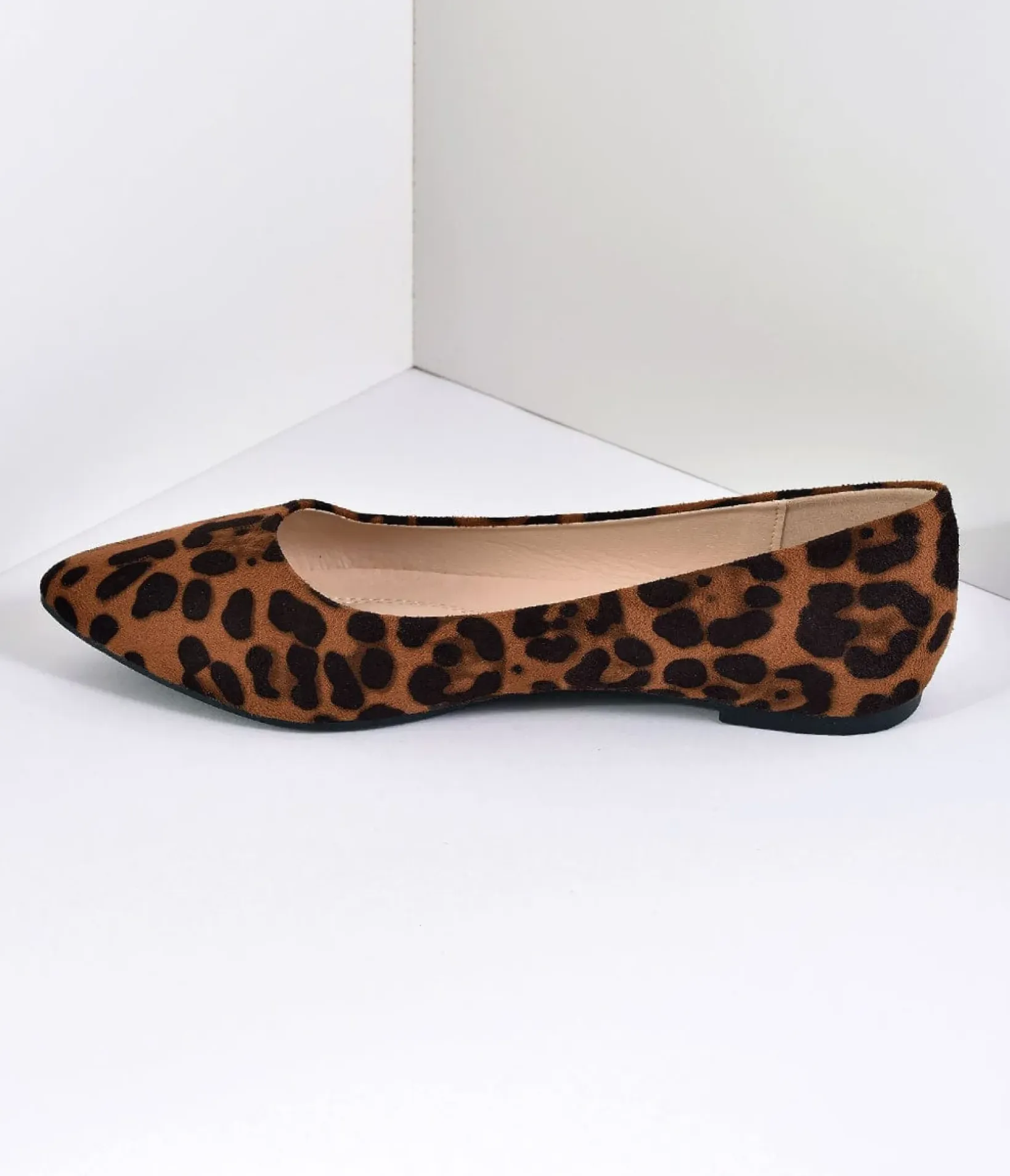 Unique Vintage Flats>Leopard Print Suede Pointed Toe Flats