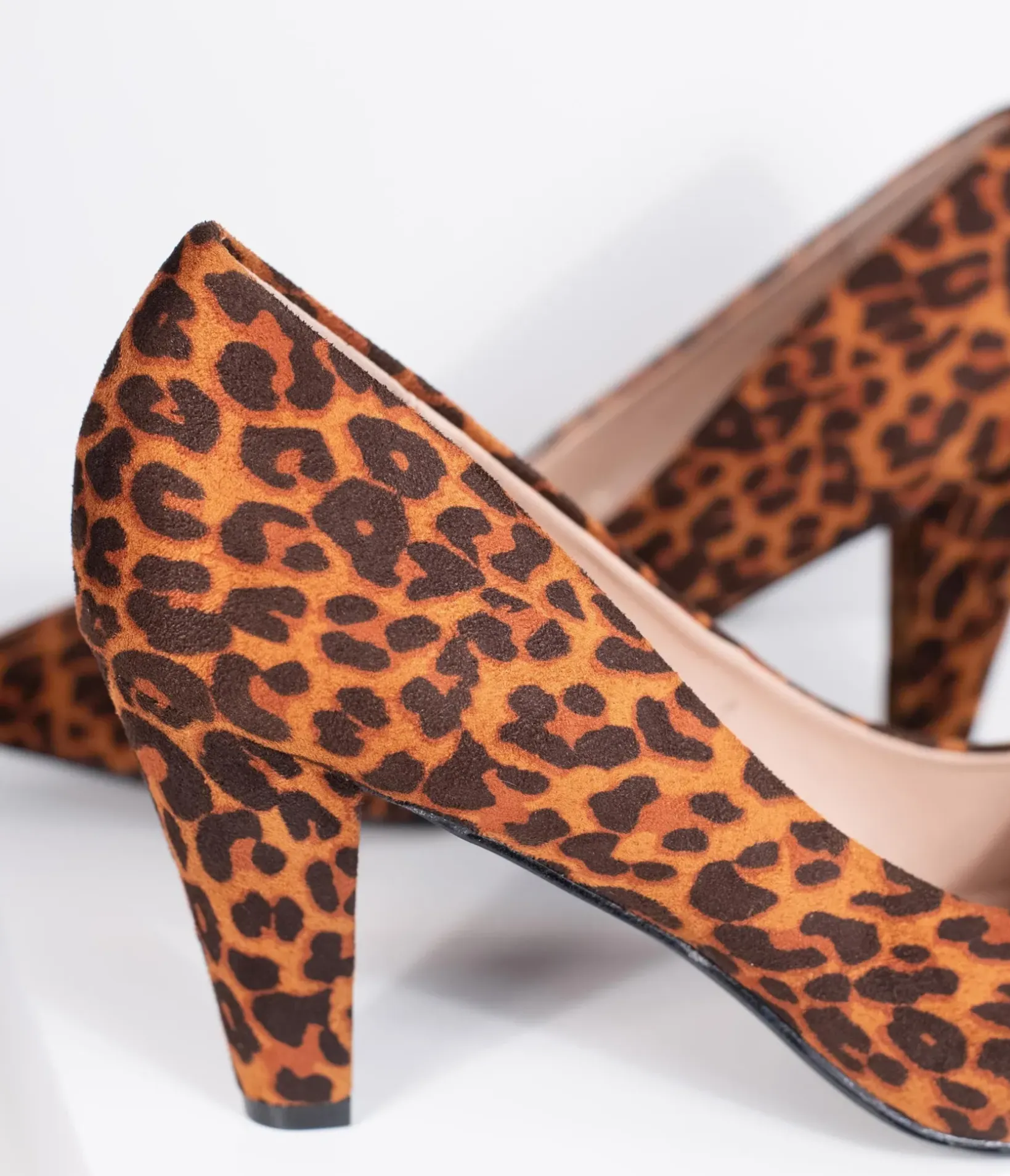 Unique Vintage Heels>Leopard Print Suede Pointed Toe Heels