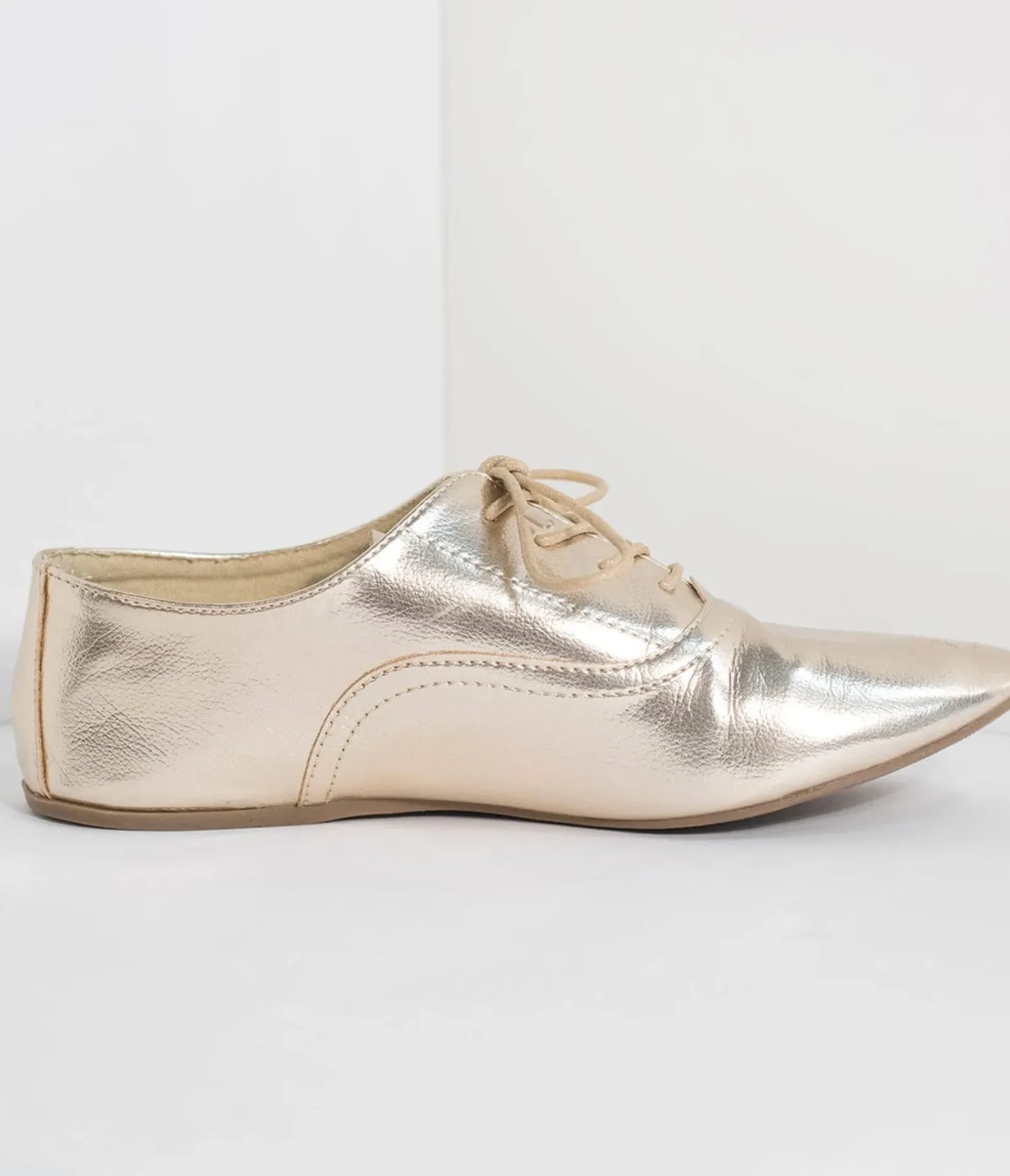 Unique Vintage Flats>Metallic Gold Classic Lace Up Flats