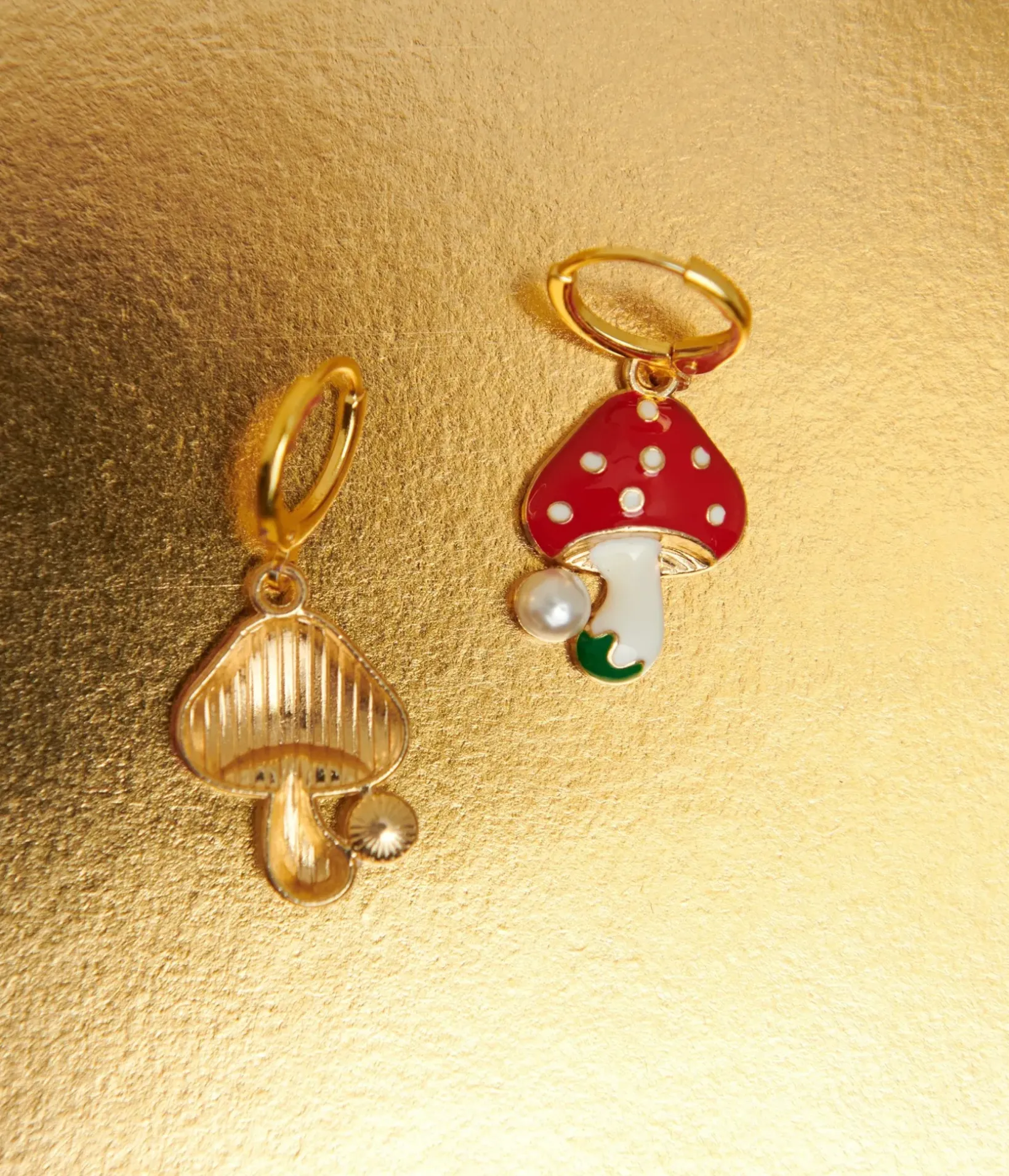 Unique Vintage Earrings>Miracle Eye 1960s Mini Mushroom Gold Hoop Earrings