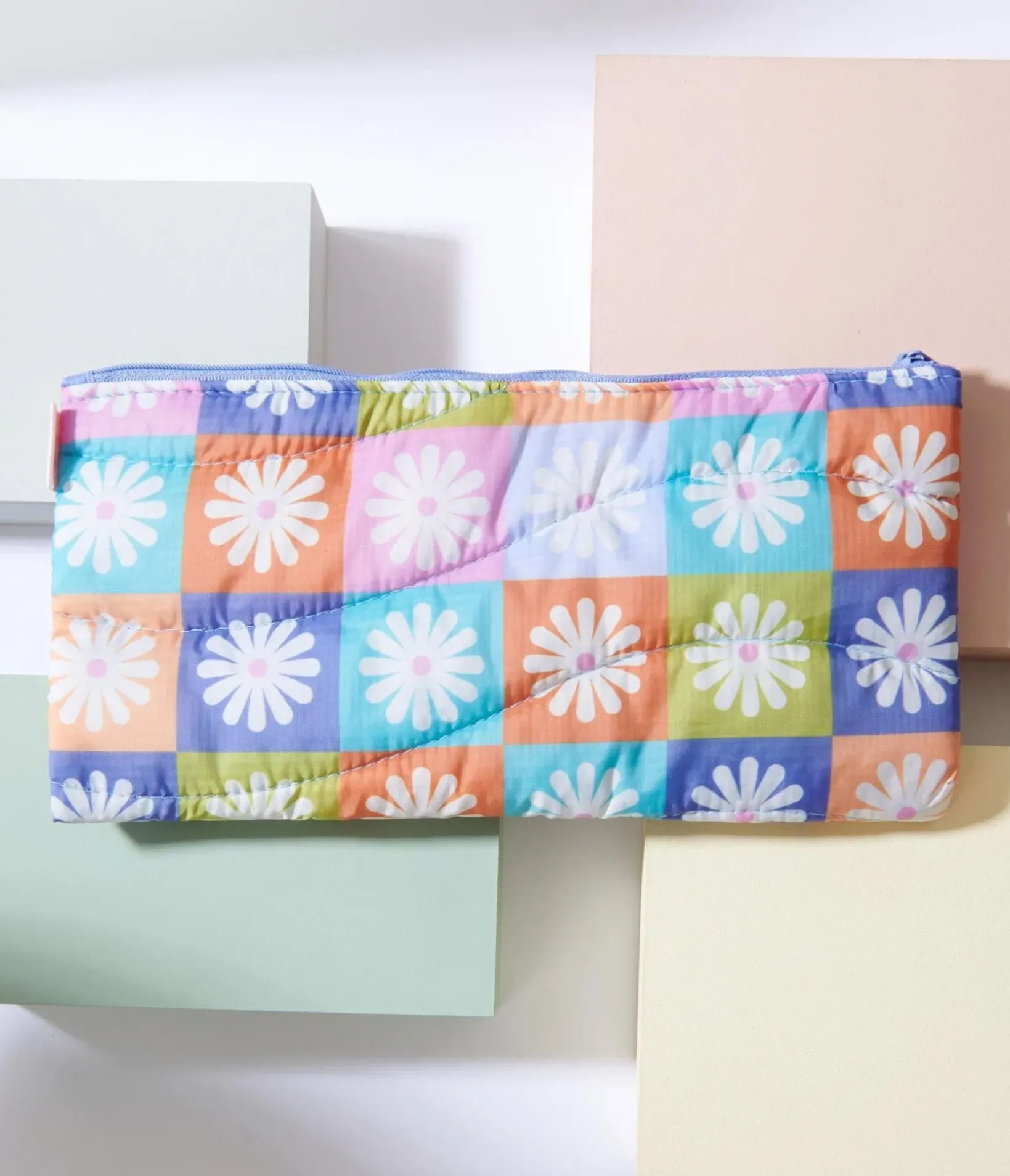 Unique Vintage Beauty|Gift Under $20>Rainbow Checkered Daisy Quilted Puff Bag