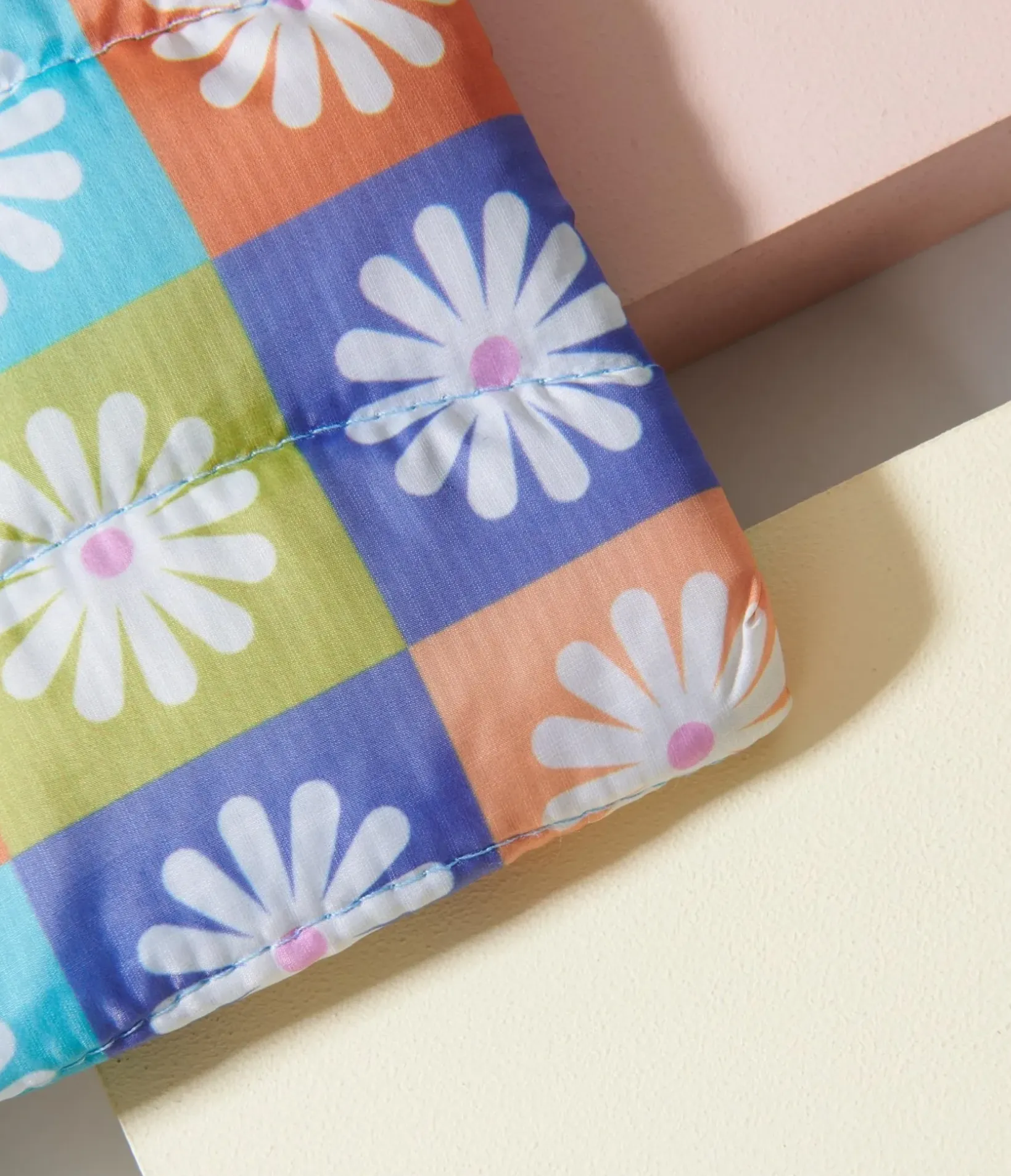 Unique Vintage Beauty|Gift Under $20>Rainbow Checkered Daisy Quilted Puff Bag