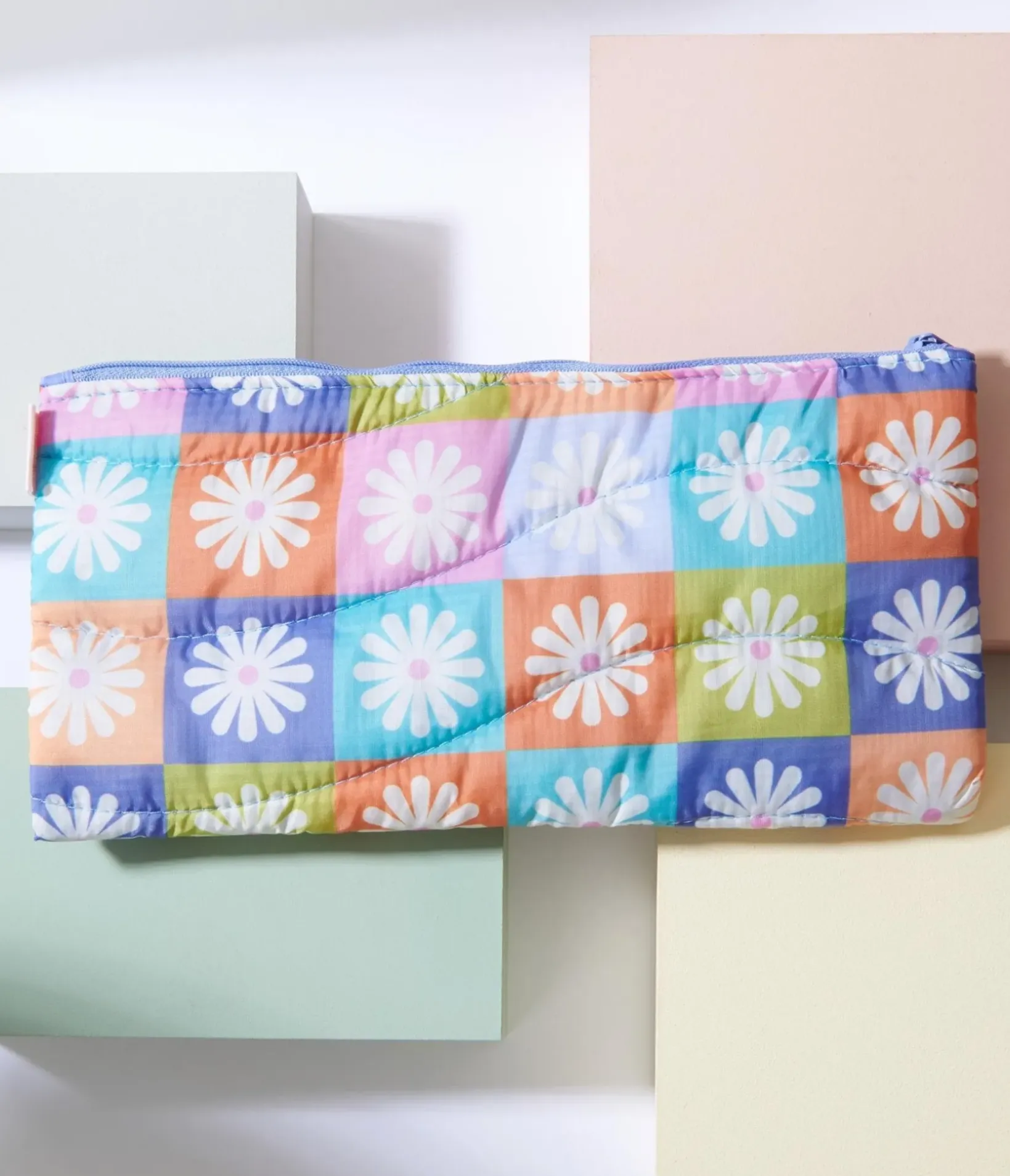 Unique Vintage Beauty|Gift Under $20>Rainbow Checkered Daisy Quilted Puff Bag