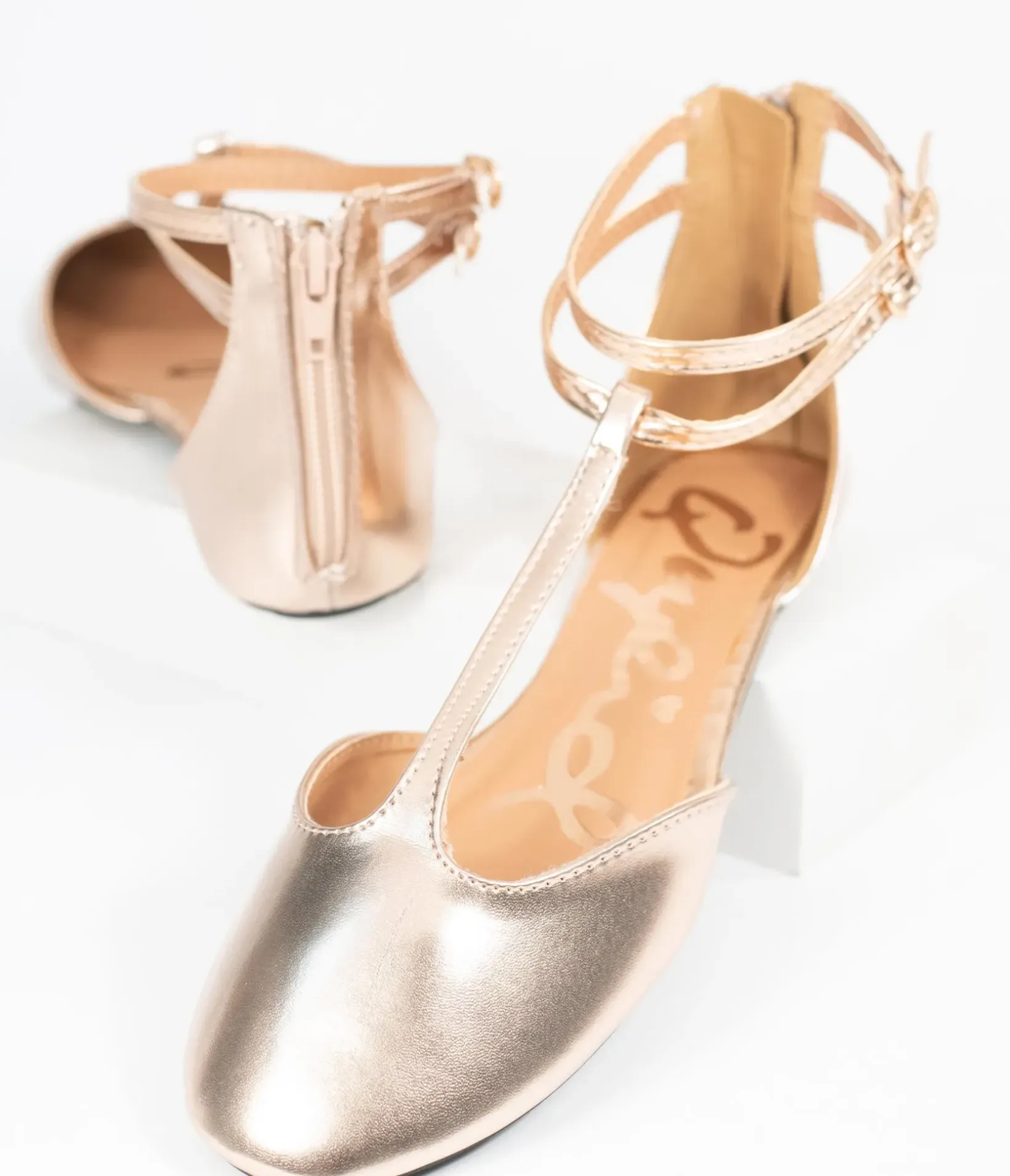 Unique Vintage Flats|Sandals>Rose Gold Patent Leatherette Bee T-Strap Flats