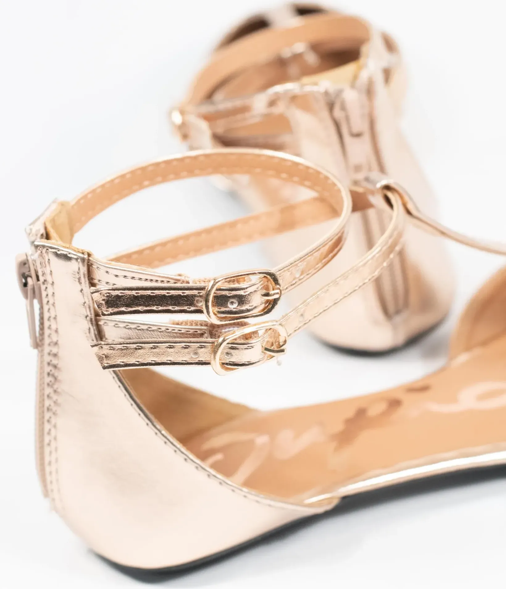 Unique Vintage Flats|Sandals>Rose Gold Patent Leatherette Bee T-Strap Flats