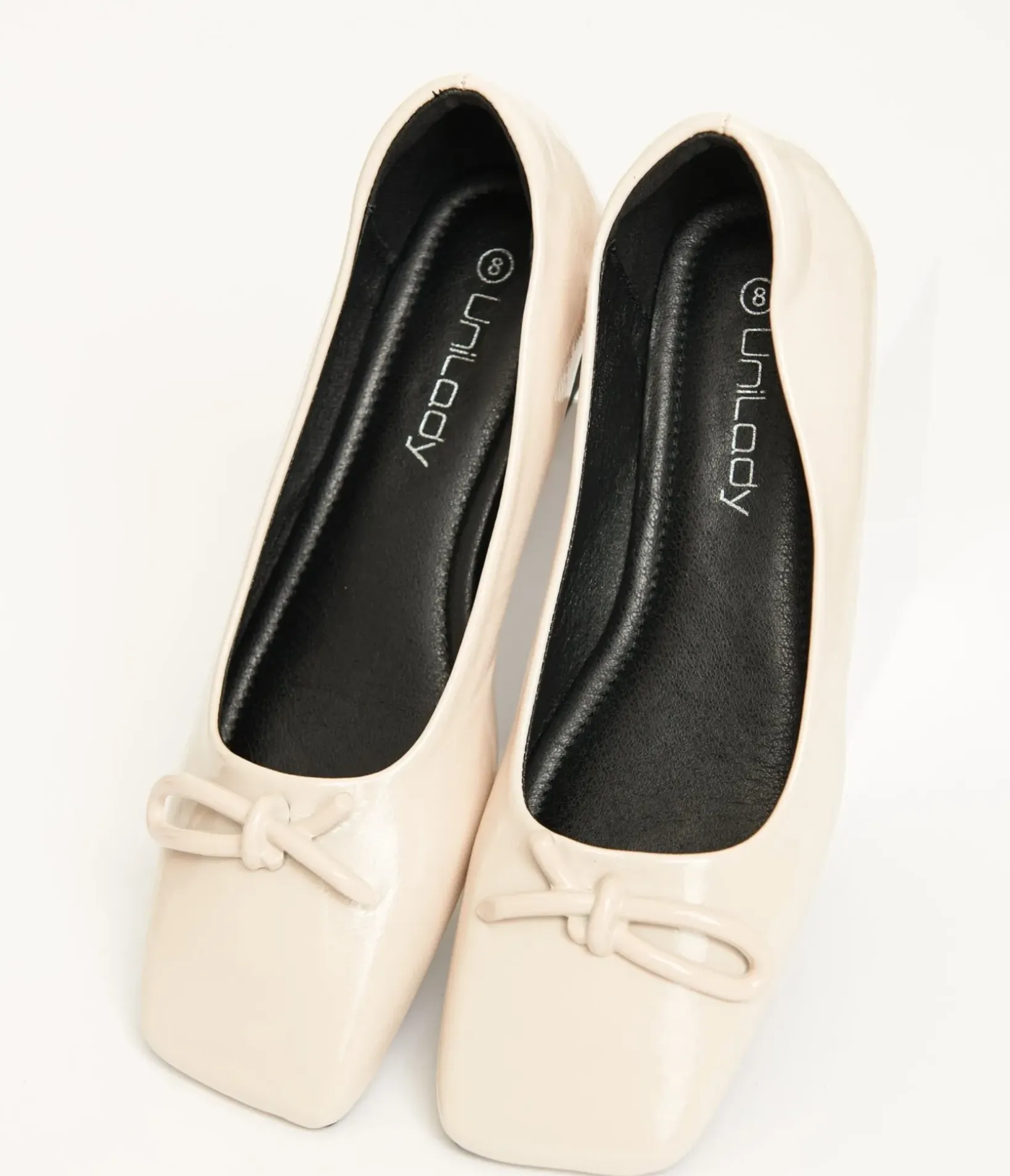 Unique Vintage Flats>1960s Beige Bow Patent Leatherette Flats