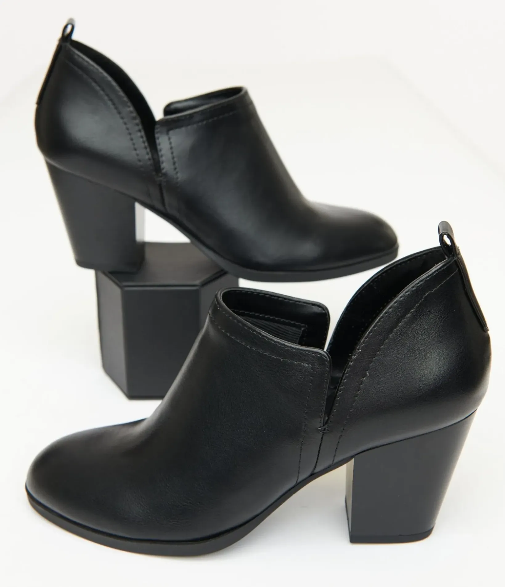 Unique Vintage Boots>1970s Black Leatherette Ankle Booties