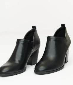 Unique Vintage Boots>1970s Black Leatherette Ankle Booties