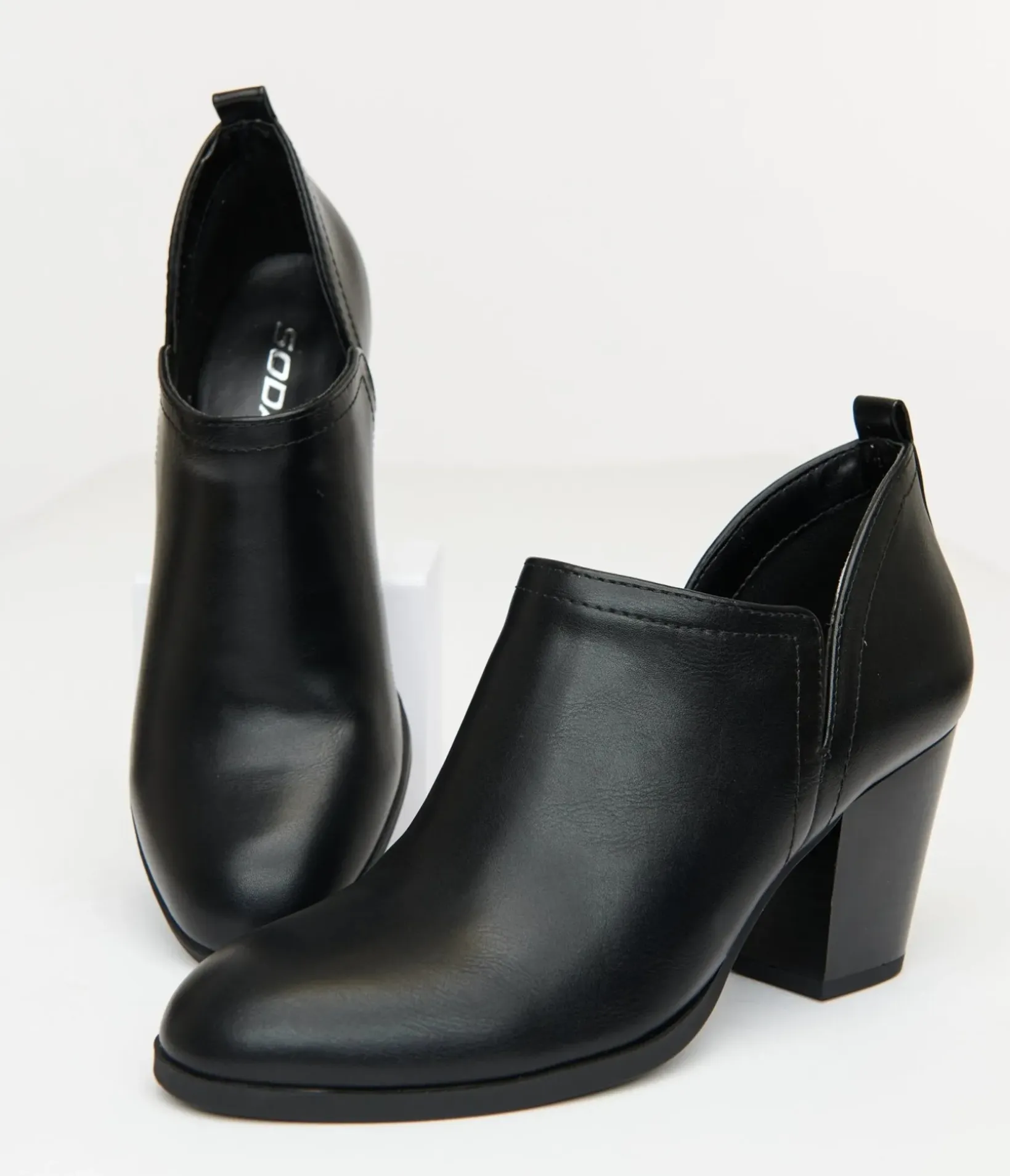 Unique Vintage Boots>1970s Black Leatherette Ankle Booties