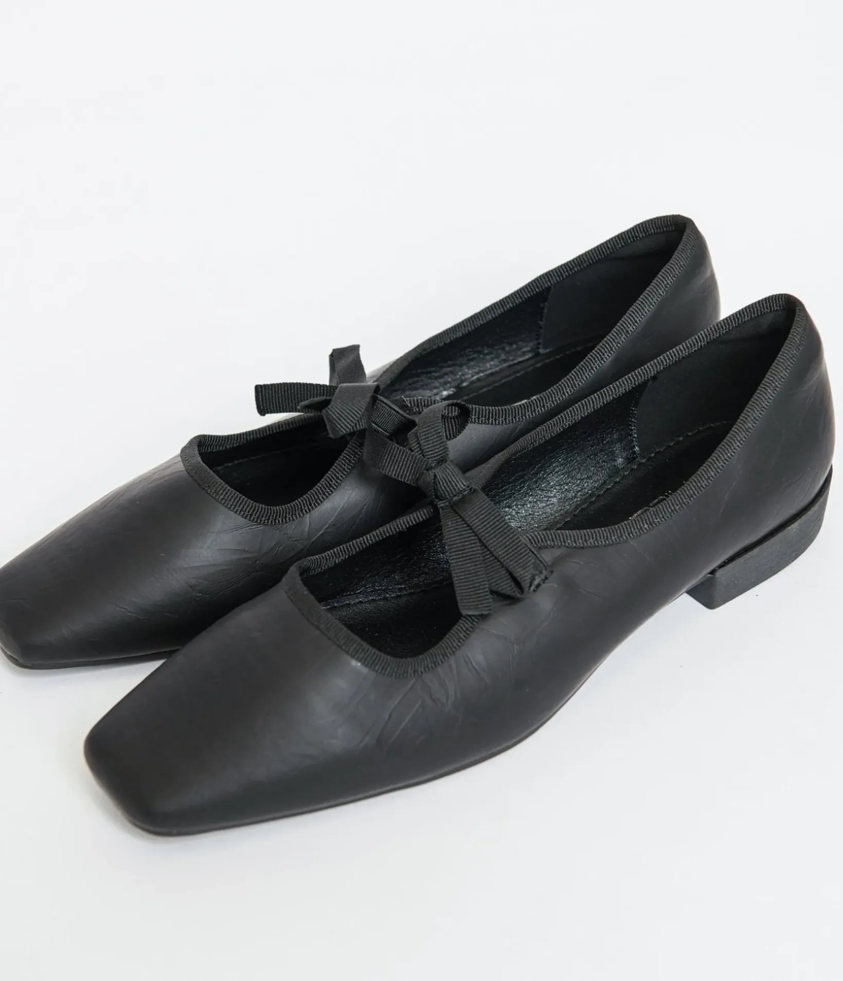 Unique Vintage Flats>1960s Black Leatherette Bow Strap Flats