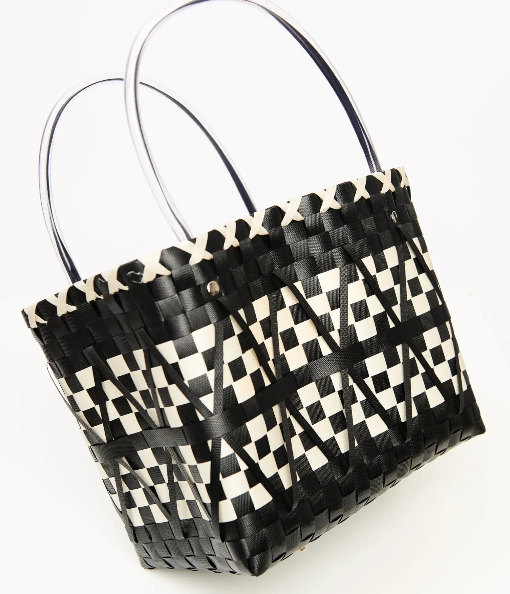 Unique Vintage Summer Vacation>1970s Black & White Woven Chevron Basket Bag