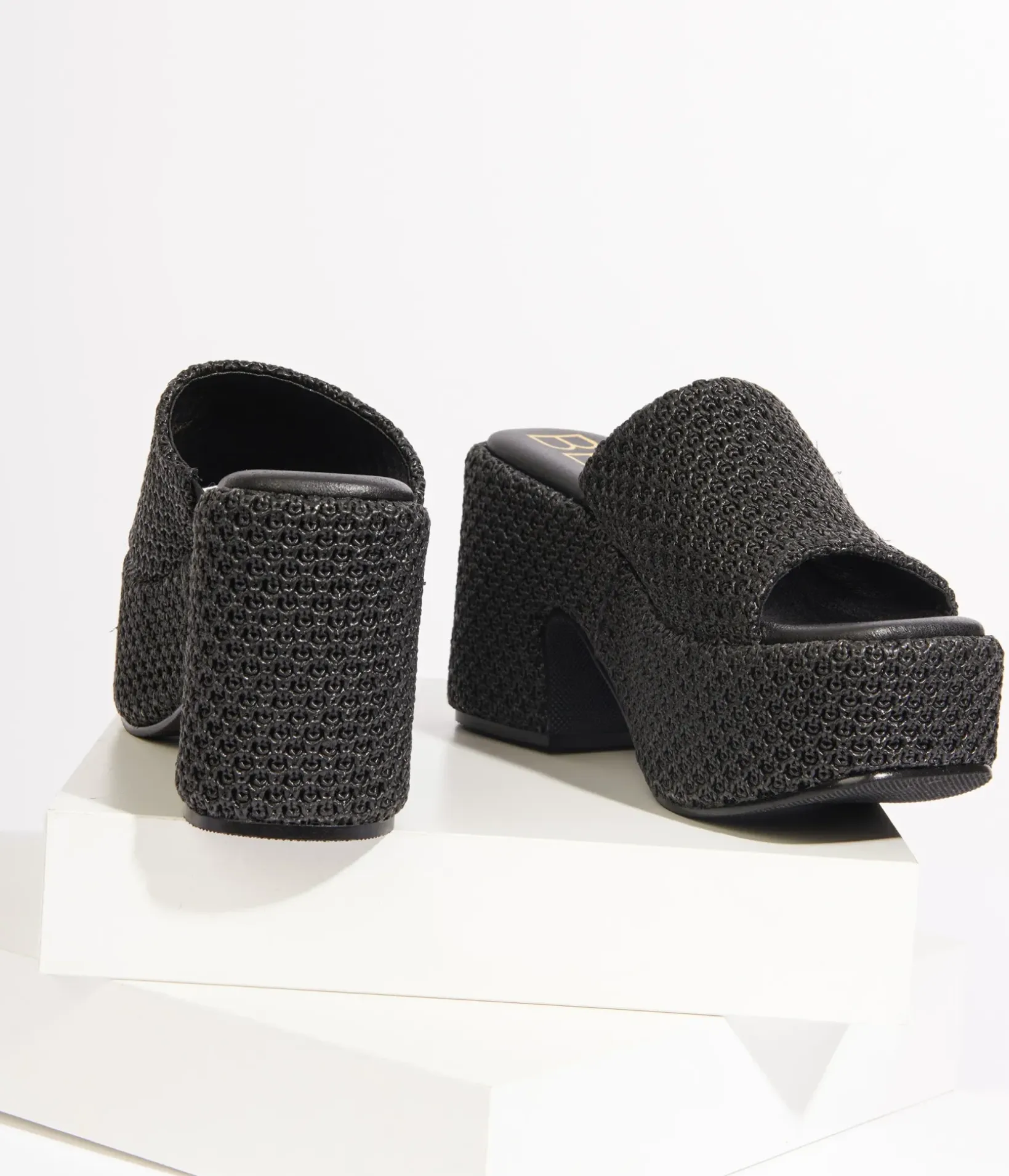 Unique Vintage Heels|Sandals>1970s Black Woven Jute Platform Mule Sandals