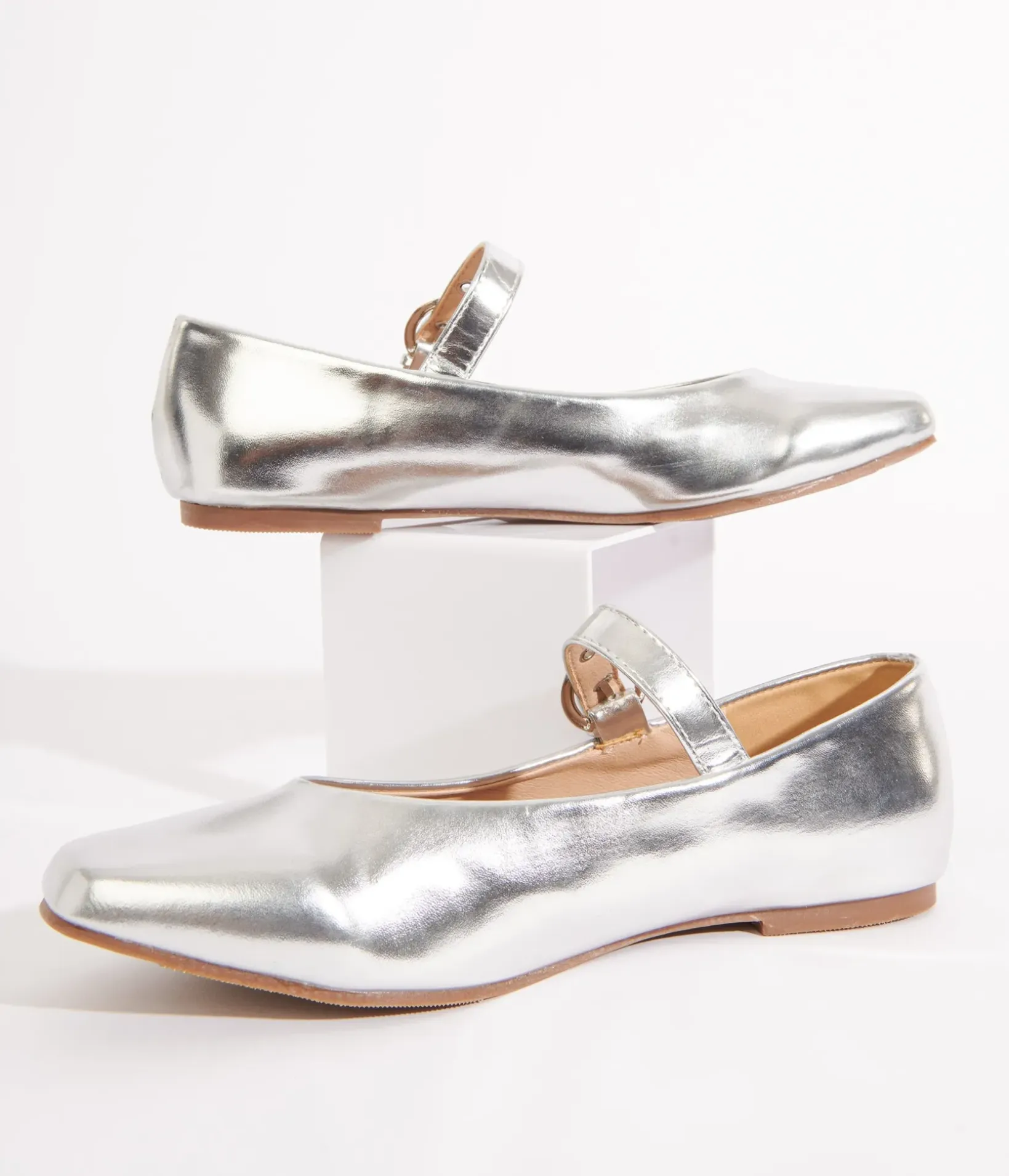 Unique Vintage Flats>Silver Leatherette Mary Jane Flats