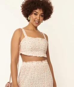 Unique Vintage Blouses>1970s Ivory & Coral Berries Print Crop Top