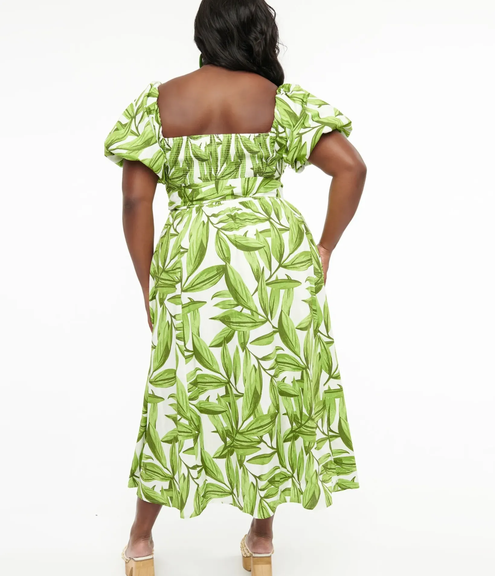 Unique Vintage Midi|Pocket Dresses>1970s Ivory & Green Leaf Cotton Midi Dress