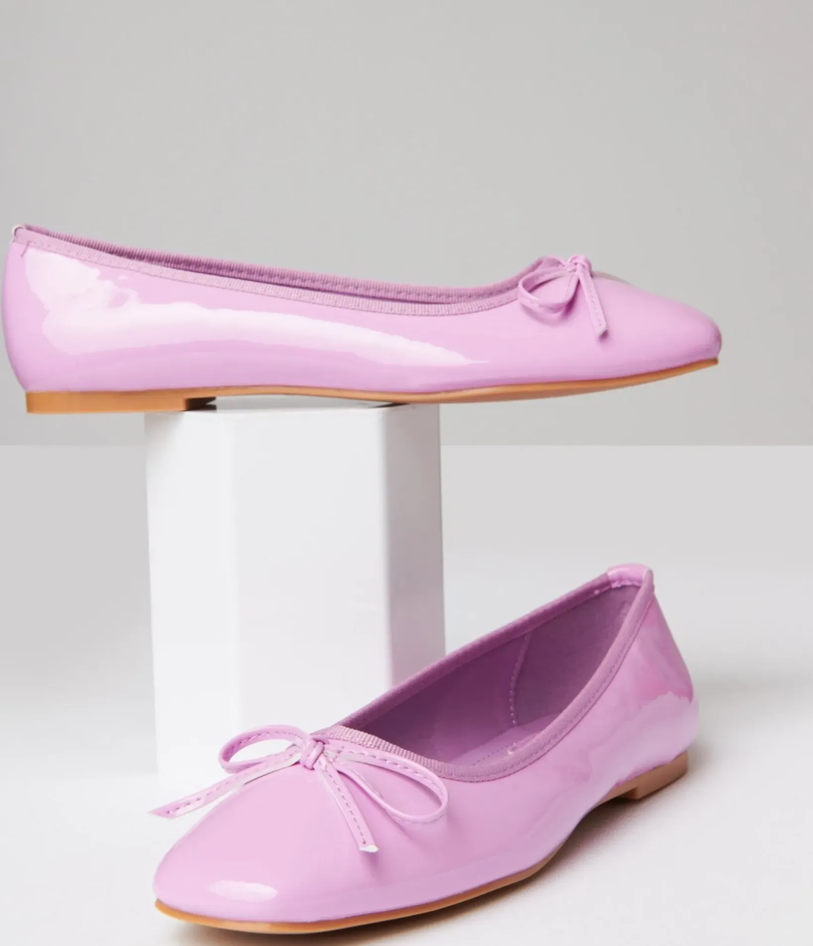 Unique Vintage Flats>1960s Lilac Patent Leatherette Flats