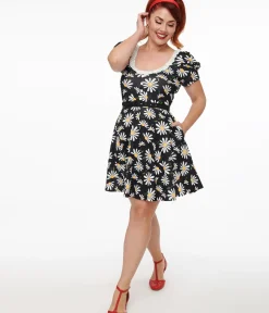 Unique Vintage Fit & Flare|Pocket Dresses>Smak Parlour Black & White Daisy Group Chat Flare Dress