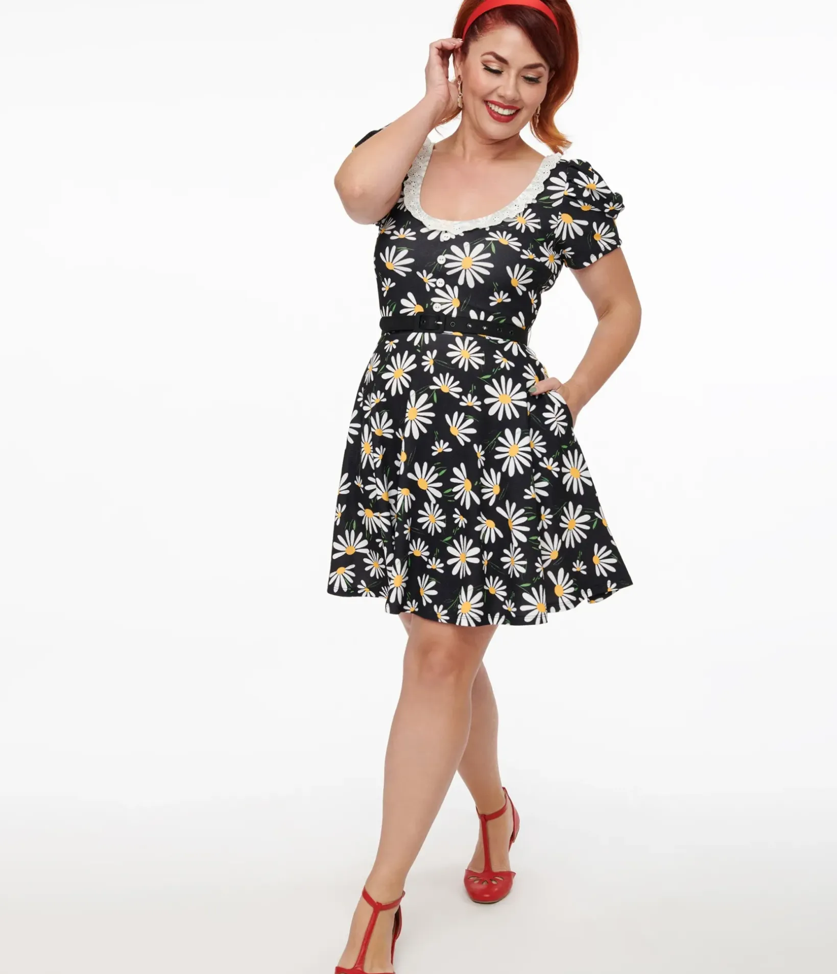 Unique Vintage Fit & Flare|Pocket Dresses>Smak Parlour Black & White Daisy Group Chat Flare Dress
