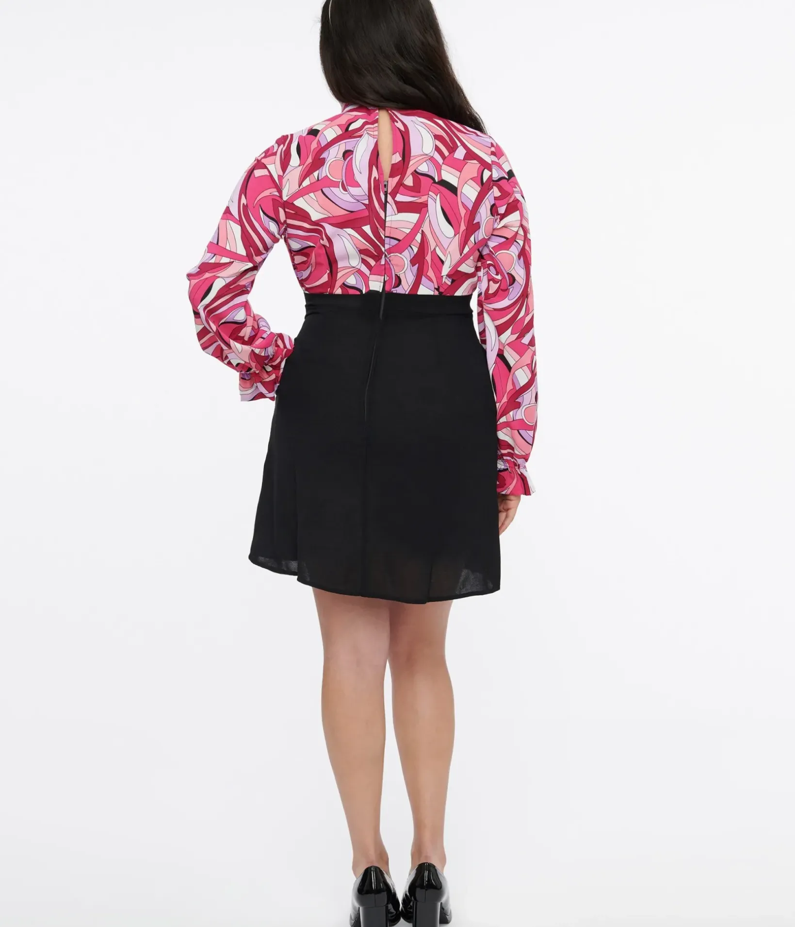 Unique Vintage Pocket Dresses|Everyday Dresses>Smak Parlour 1960s Black & Pink Paisley Ruffle Neck Empire A-Line Dress