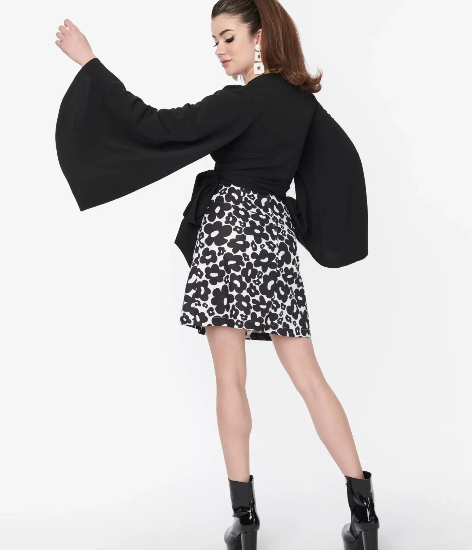 Unique Vintage Skirts|All Things Black>Smak Parlour White & Black Lazy Daisy Print Mini Skirt