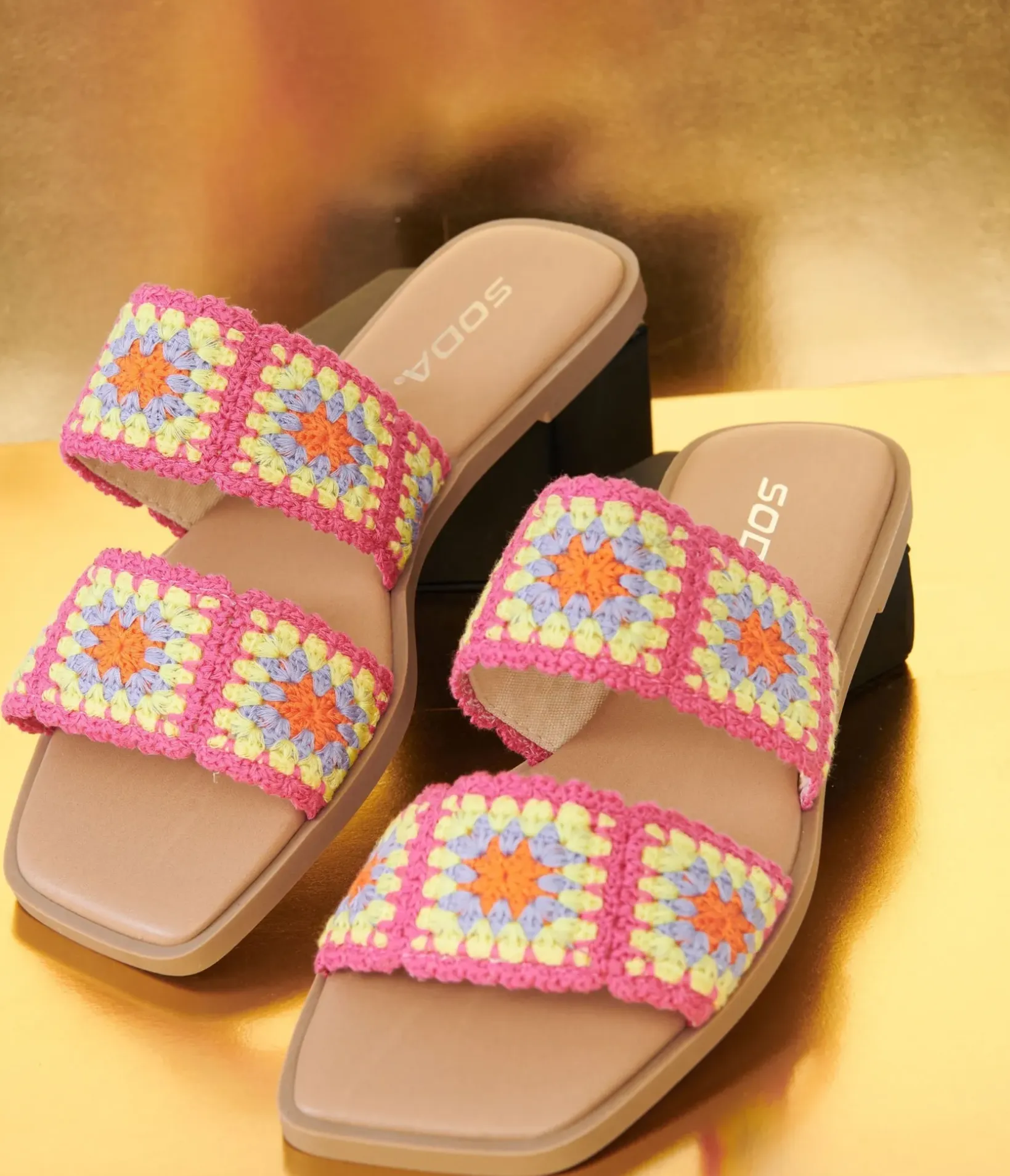 Unique Vintage Flats|Sandals>1970s Pink Crochet Square Sandals