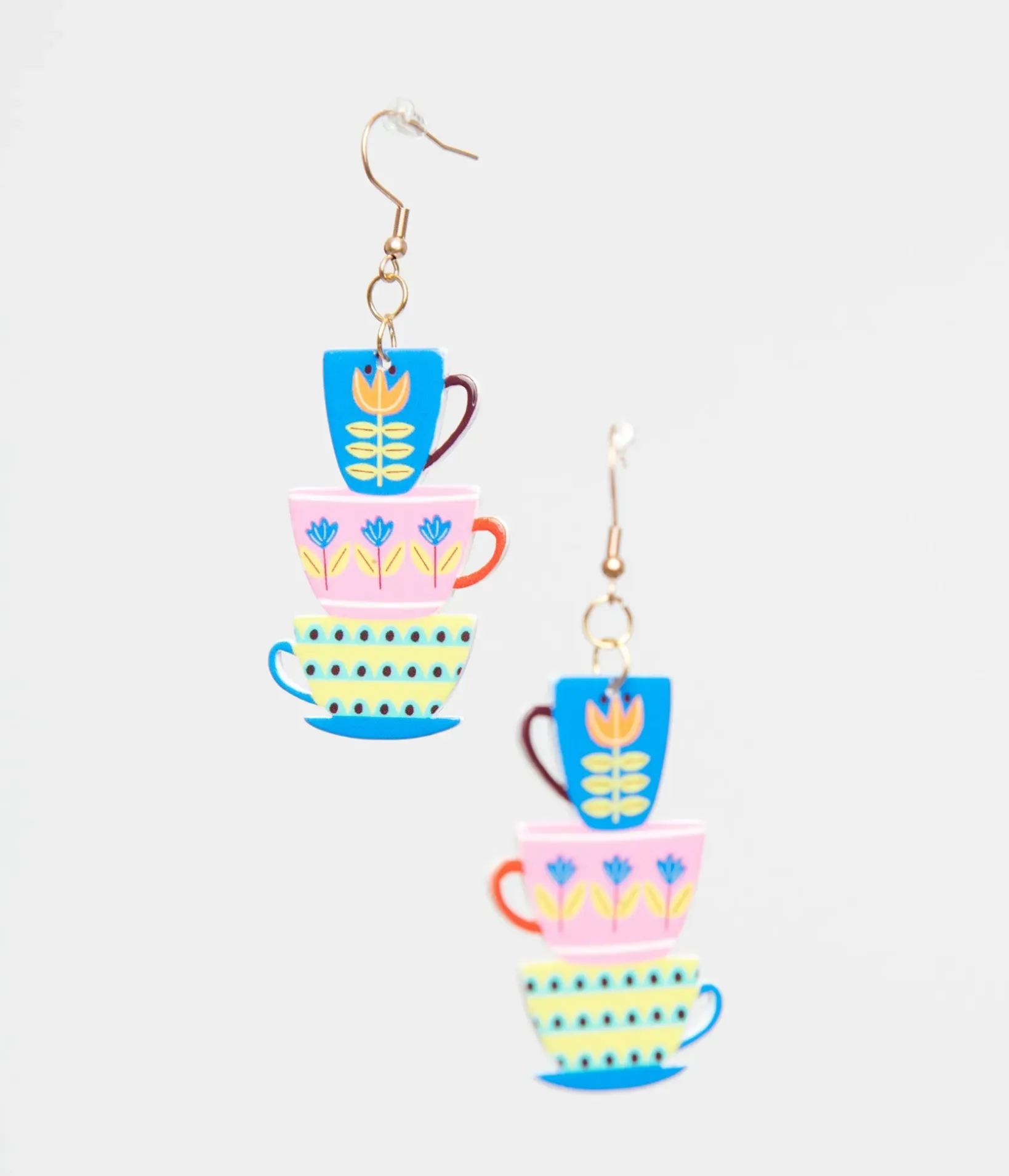 Unique Vintage Earrings>1960s Retro Teacups & Saucers Drop Earrings