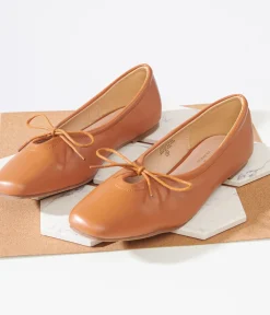 Unique Vintage Work Wear|Flats>1960s Tan Leatherette Bow Ballet Flats
