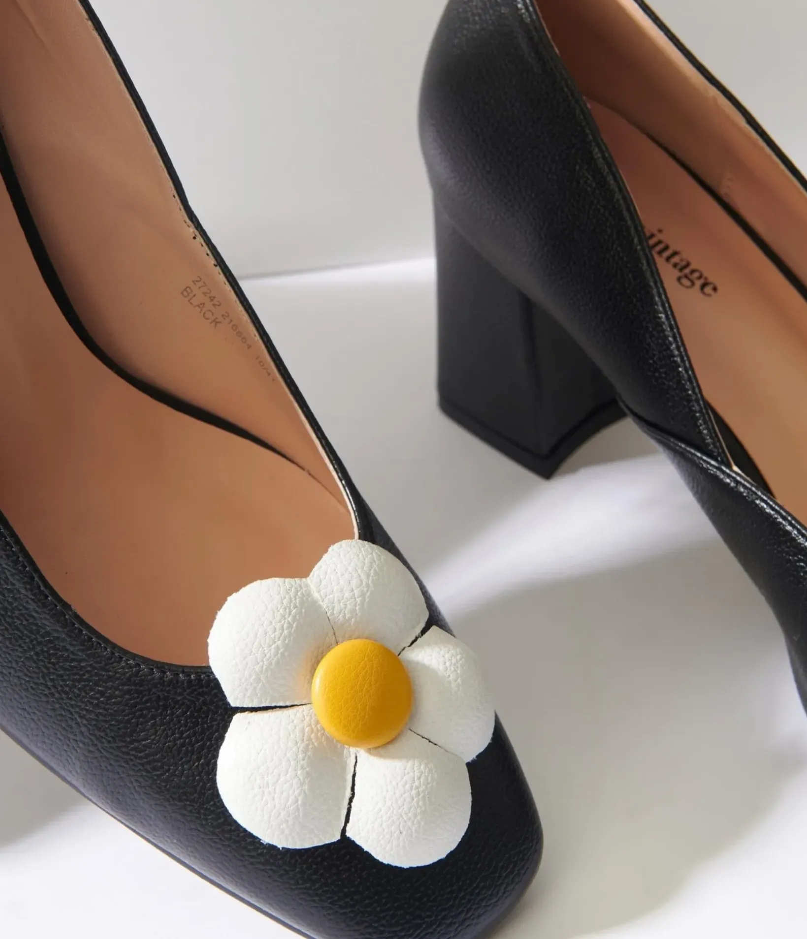Unique Vintage All Things Black|Heels>Black Daisy Pumps