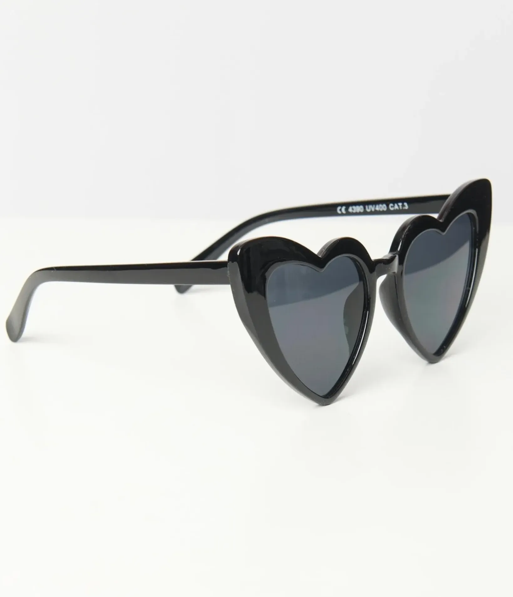 Unique Vintage All Things Black|Honeymoon Outfits>Black Heart Sunglasses
