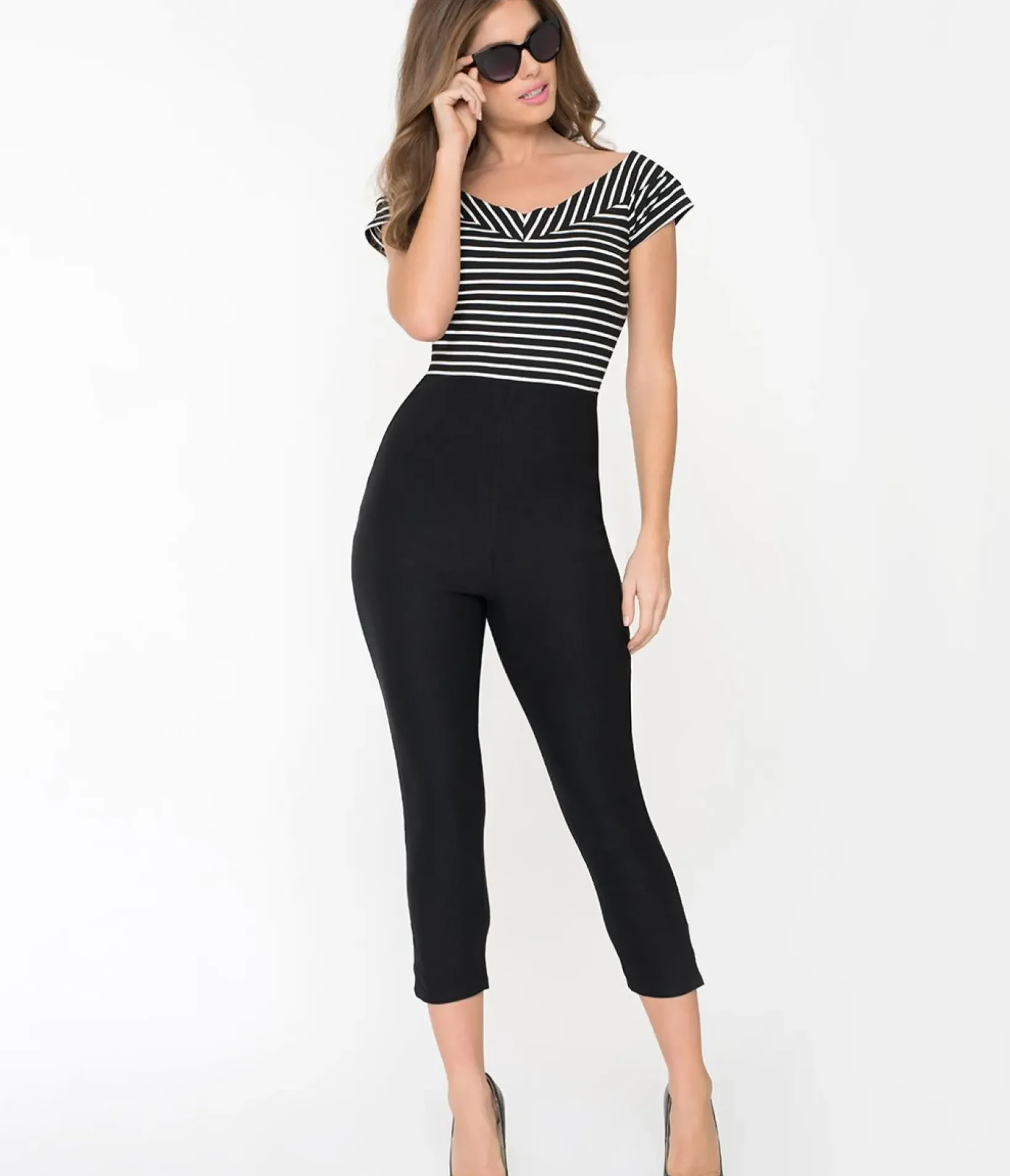 Unique Vintage Pants>1950s Black High Waist Rachelle Capri Pants