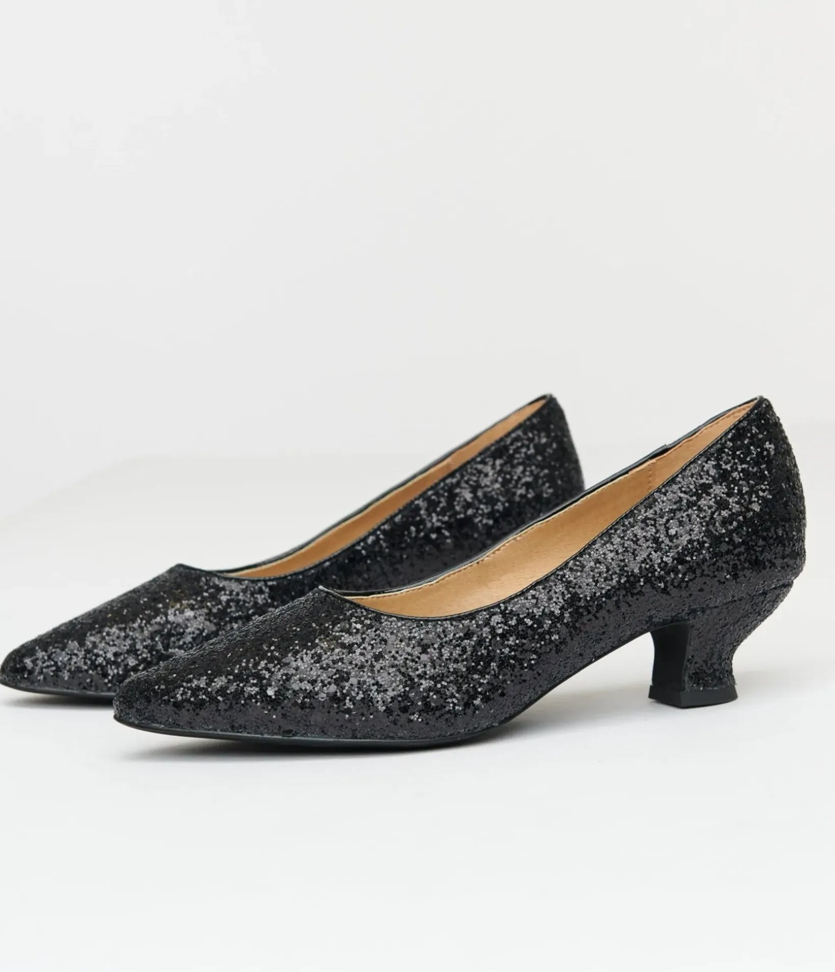 Unique Vintage Special Occasion|All Things Black>1950s Black Sparkle Pointed Kitten Heels