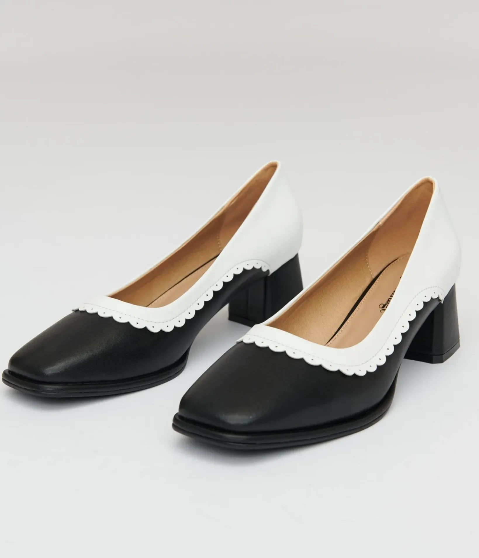 Unique Vintage Special Occasion|All Things Black>1950s Black & White Square Toe Pumps